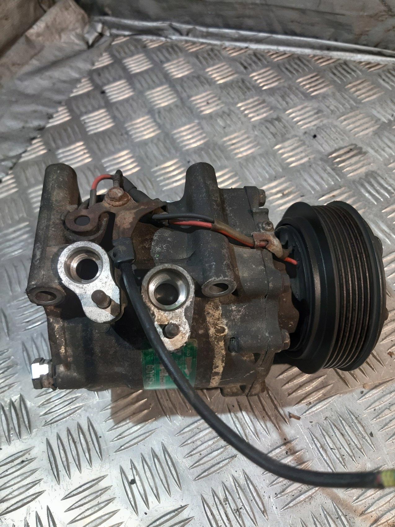 compressor; compressor of the air conditioning TRSA09 HONDA CIVIC VII 1.6B