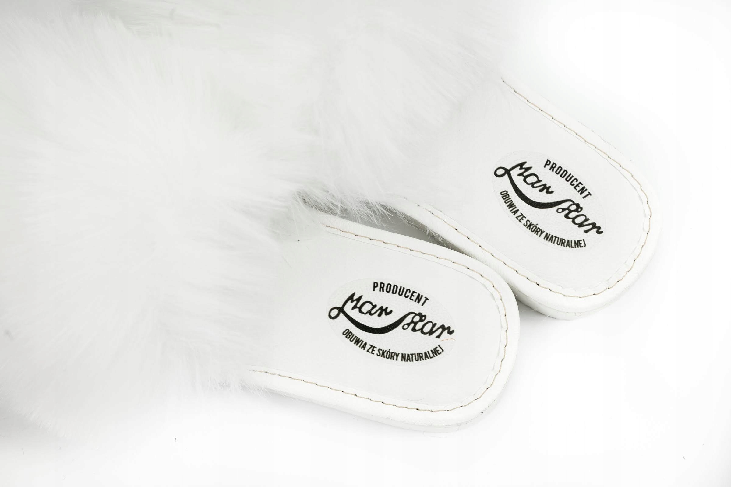 BIAŁE KAPCIE DAMSKIE Z EFEKTOWNYM FUTERKIEM MARHAR