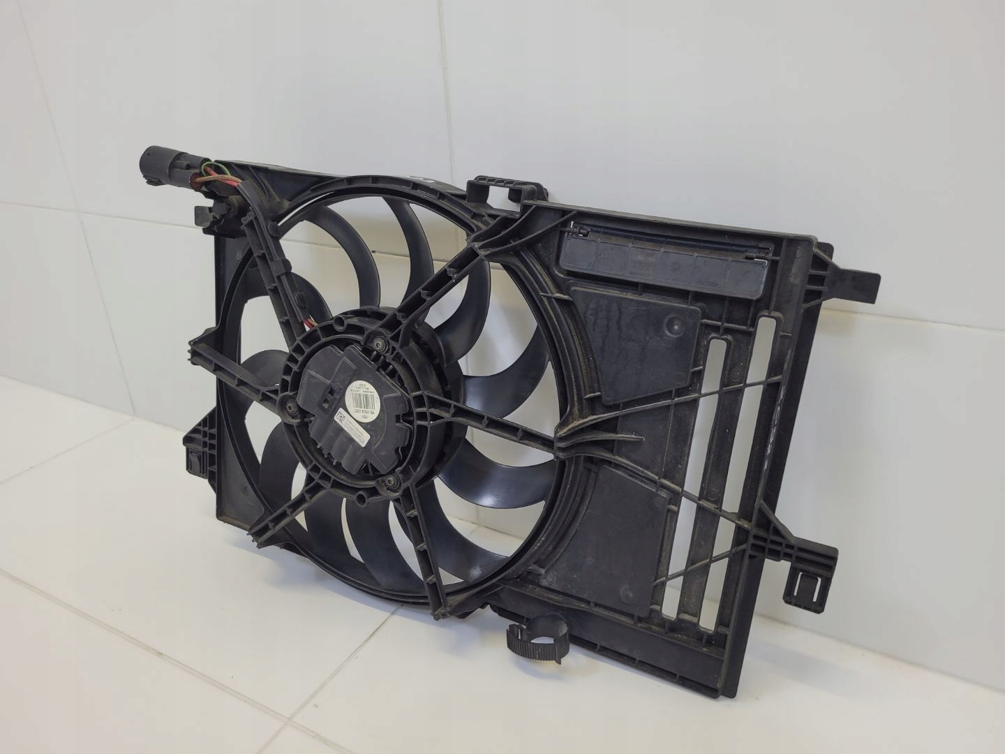 ventilátor chladiče Ford Kuga 2 2016 GV61-8C607-AB