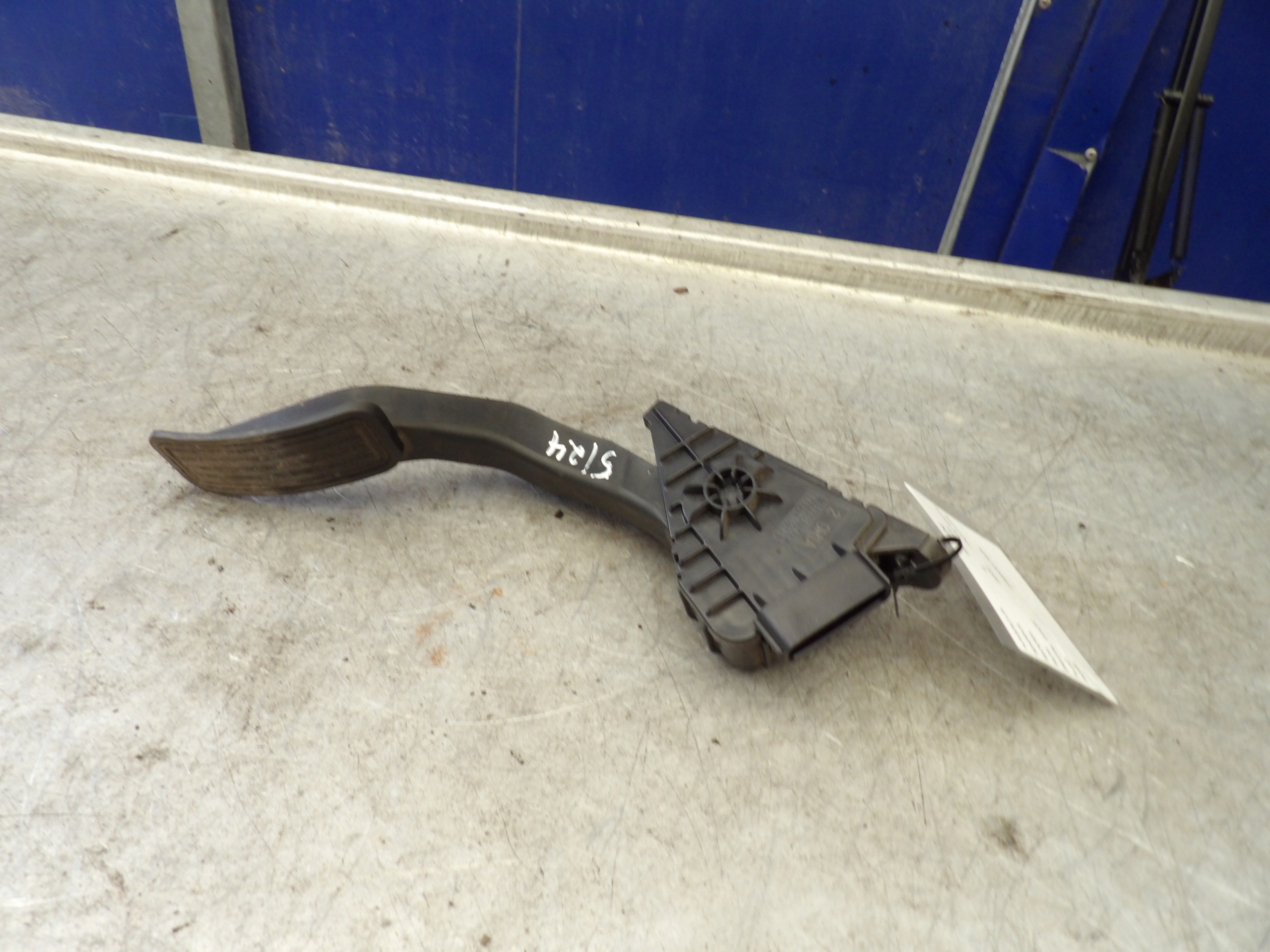 MAZDA 6 UND GASPEDAL 1,8B 198800-3420