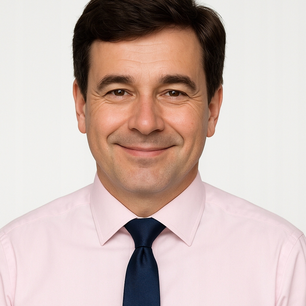 Krátká pánská paruka AleX s ofinou tmavě hnědé barvy Nessaja