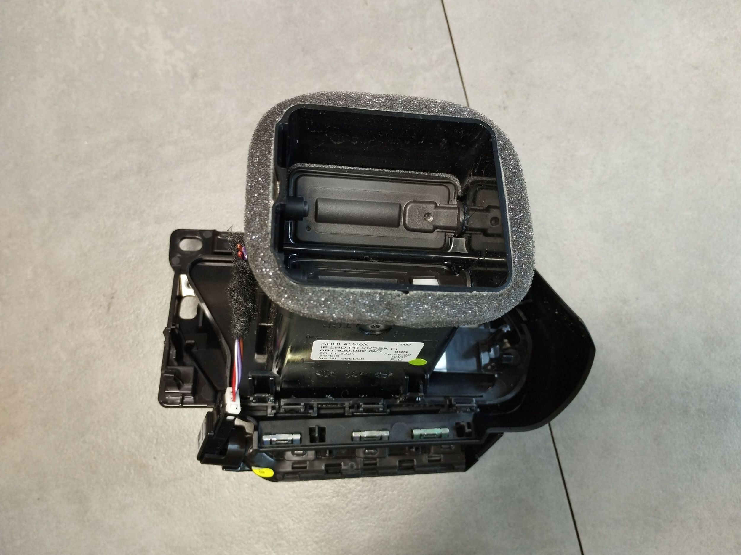 Audi A5 B10 grid air conditioning devices side of the dashboard right 8B1820902