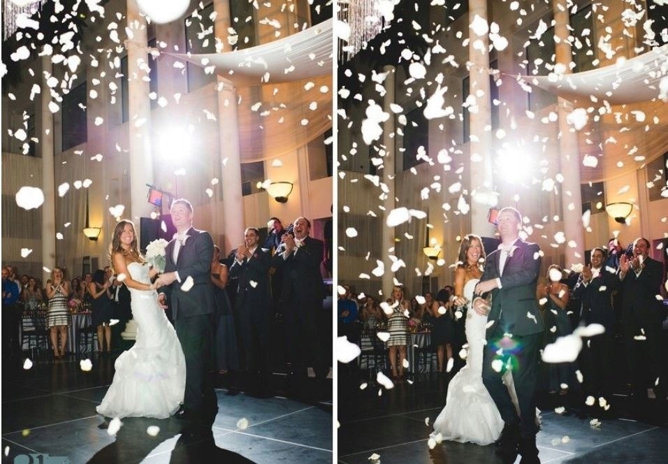 Tuba strzelająca bordowe płatki róż 60cm 1szt. Na ślub wesele imprezę Marka Party Deco