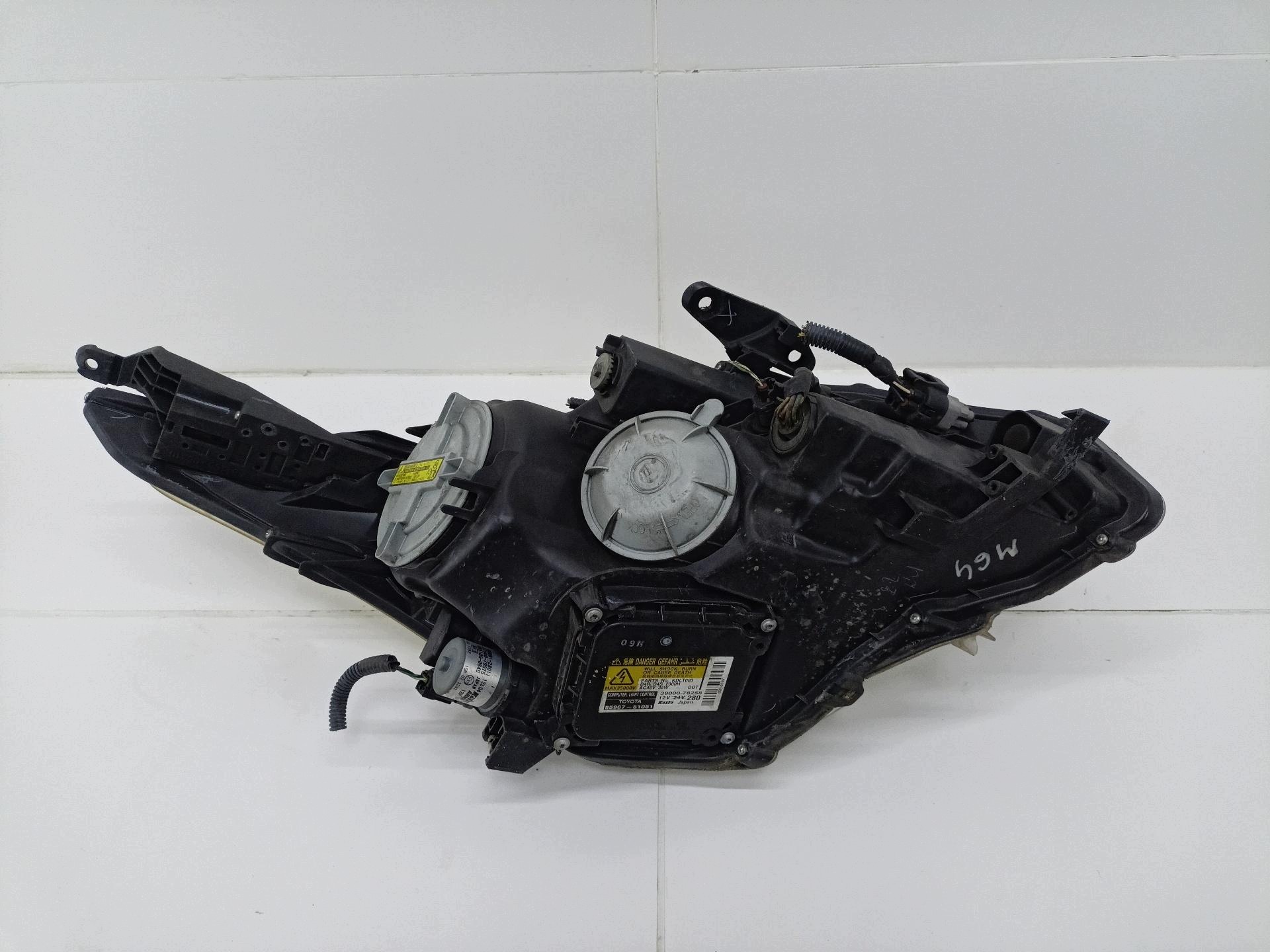 light front left side Toyota Avensis 3 T270 facelift ZRT272W 2012