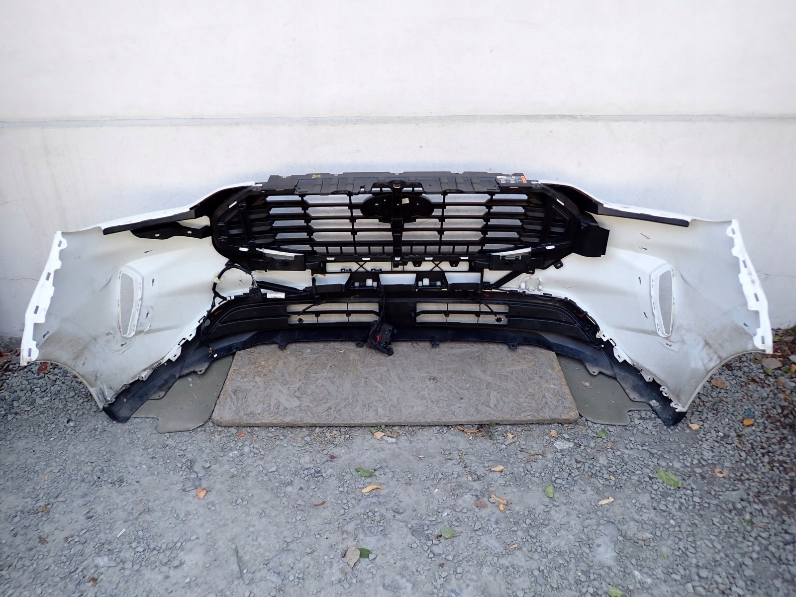 bumper front front FORD CUSTOM NRN MK2 2024- PZ31-17F003-D RADAR