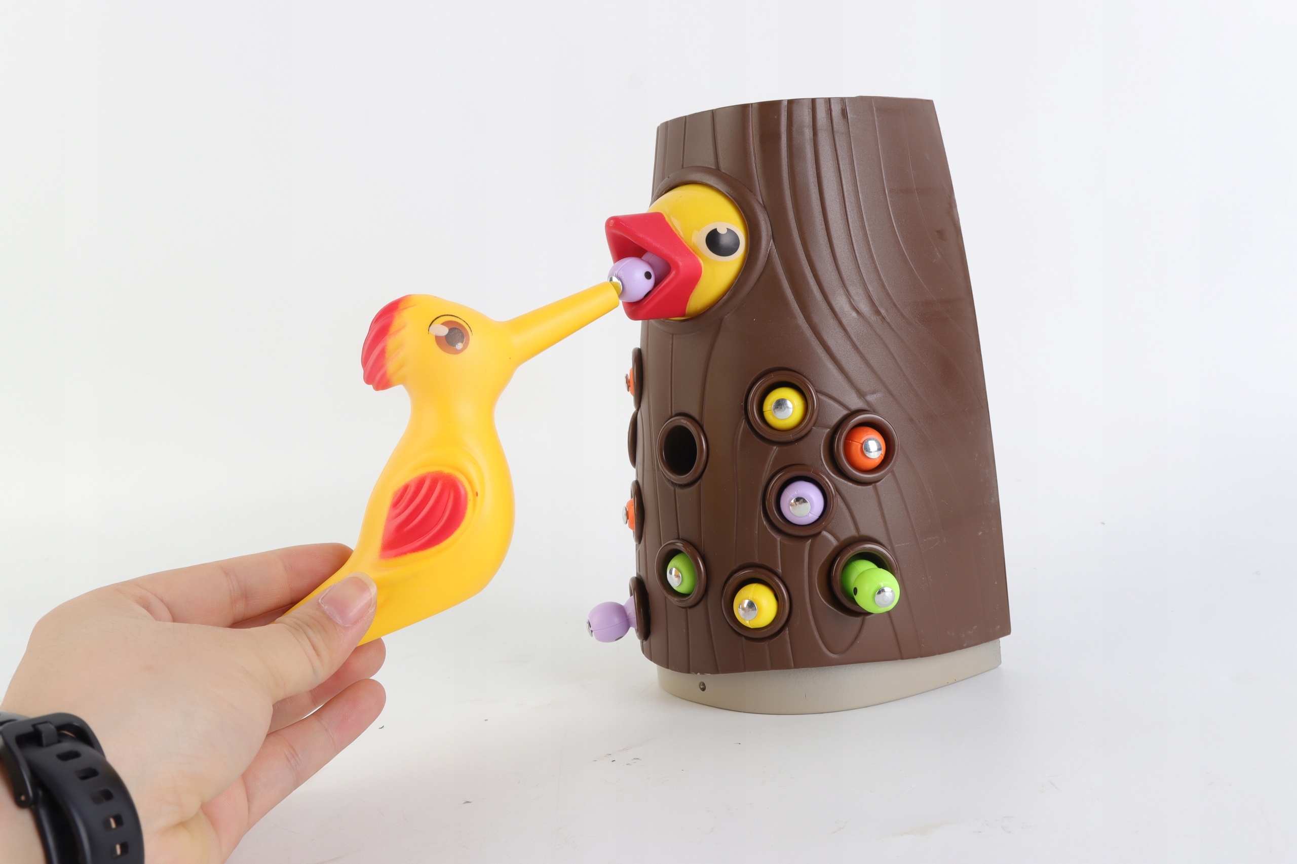 GRA MAGNETYCZNA NAKARM PTASZKA MONTESSORI DZIĘCIOŁ 12 ROBACZKÓW PREZENT HQ Wysokość produktu 21 cm