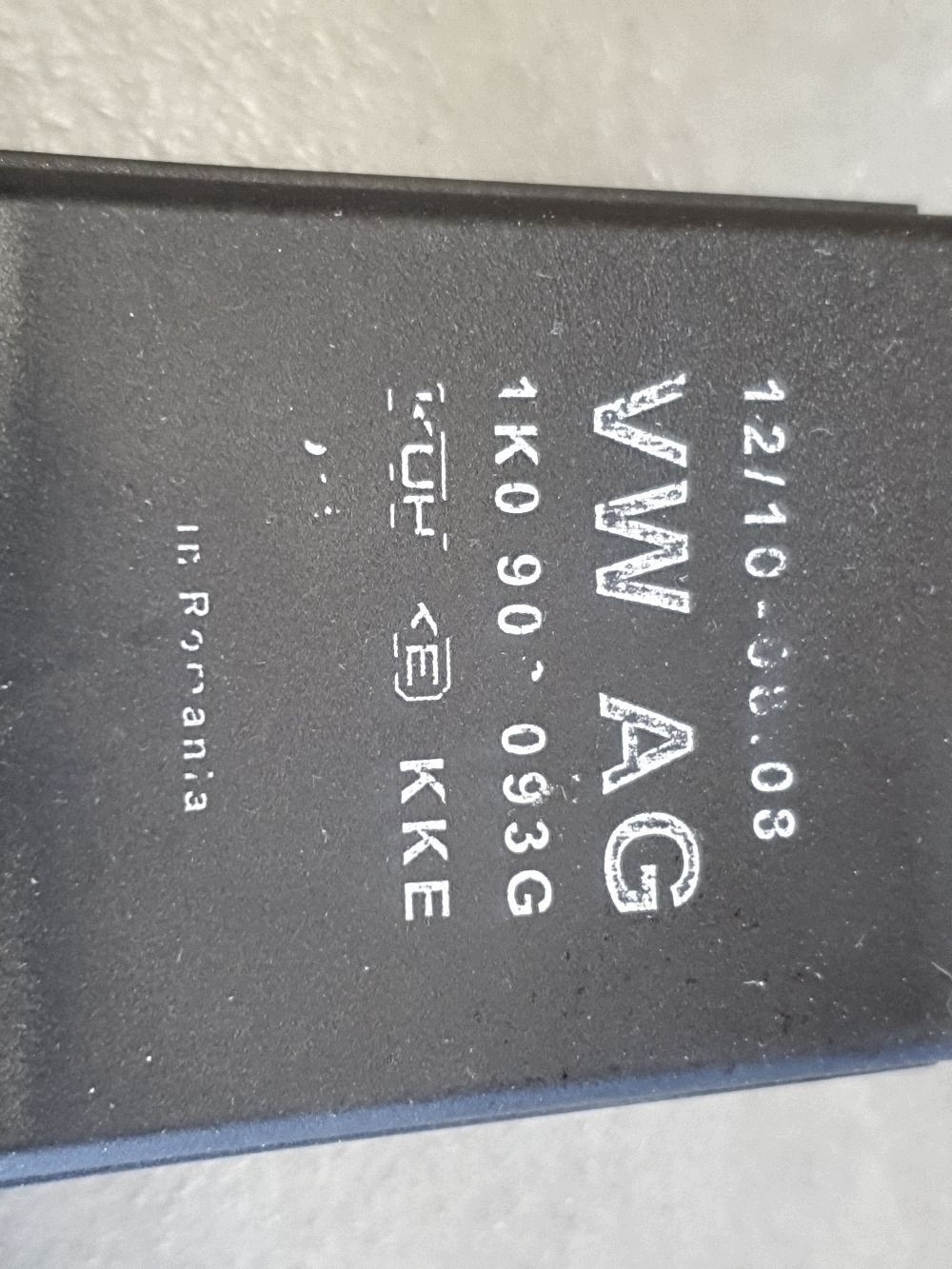 Volkswagen PASSAT CC Module pompy Carburant 1K0909093G