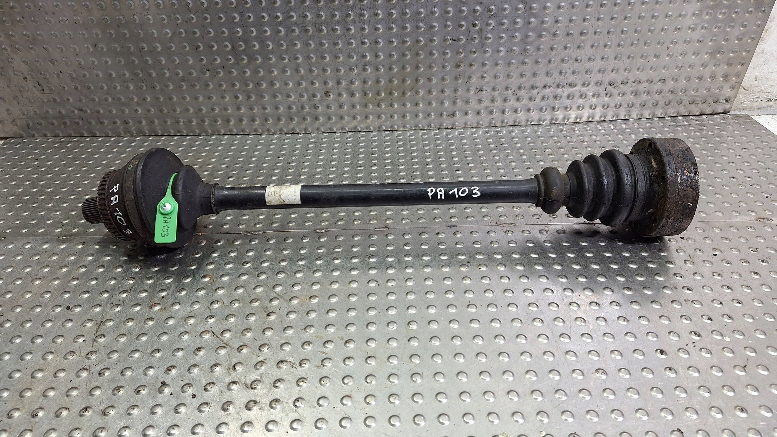 semi-axis left right rear part 4D0501203E AUDI A8 D2 3.7 V8 230KM QUATTRO