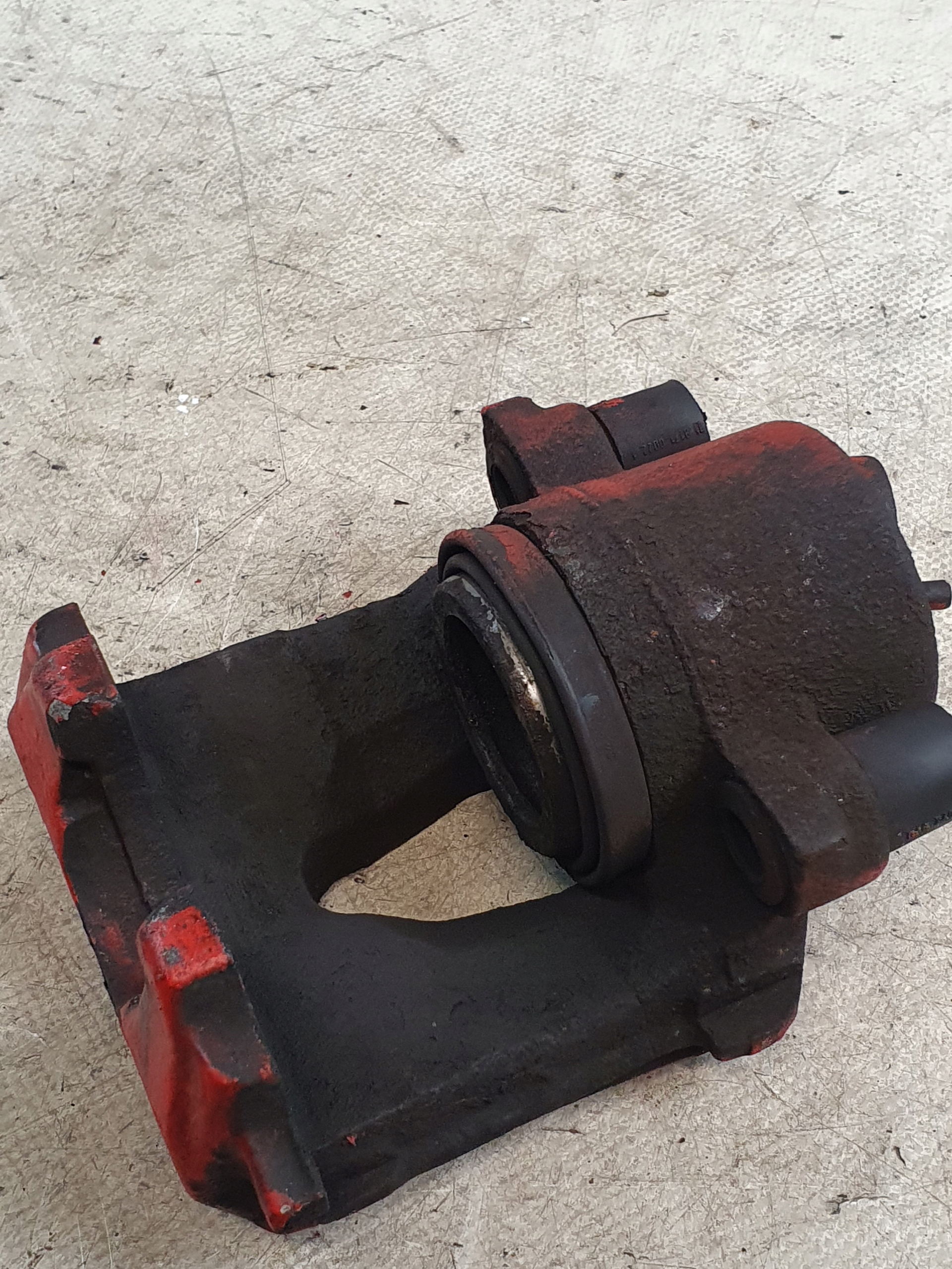 caliper brake left front VOLKSWAGEN BORA 1.6B 00r.
