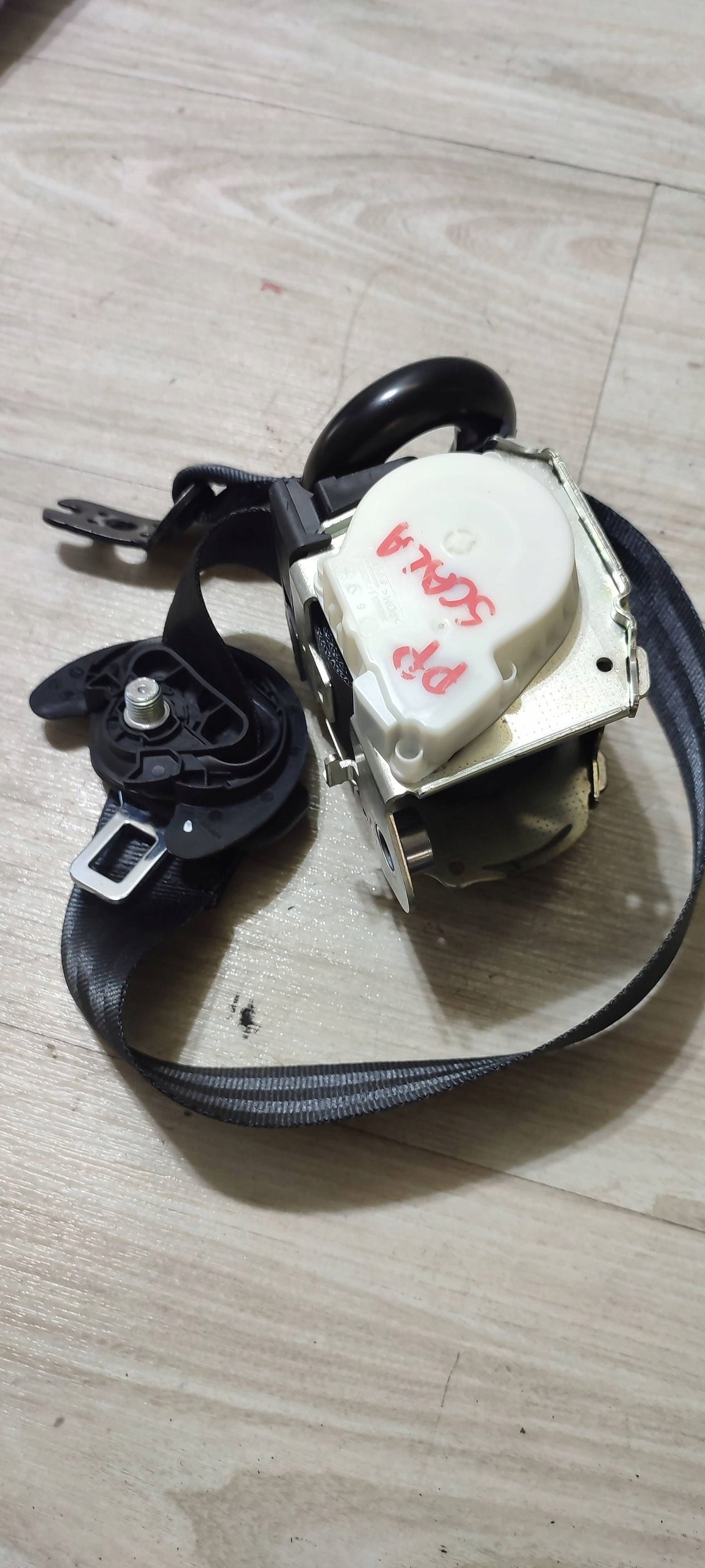 front tension belt safety front side right Skoda Scala 654857706A