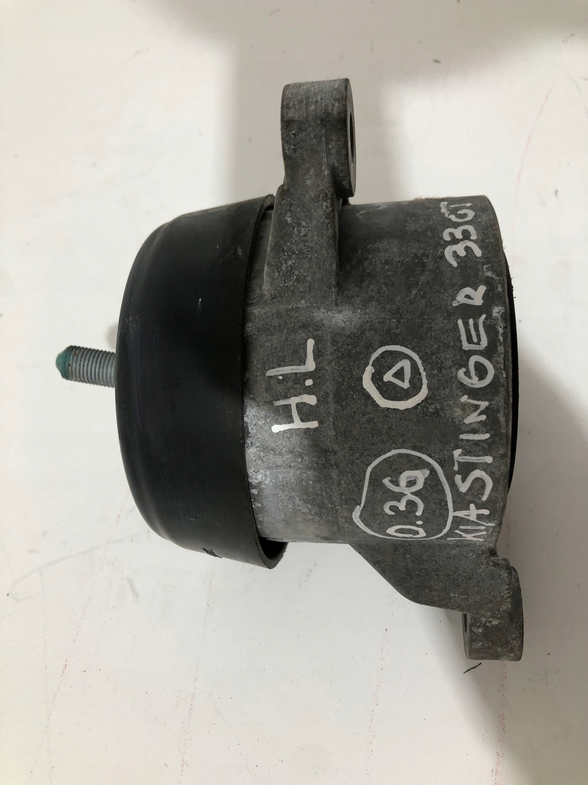 KIA STINGER 3.3GT engine mount left holder