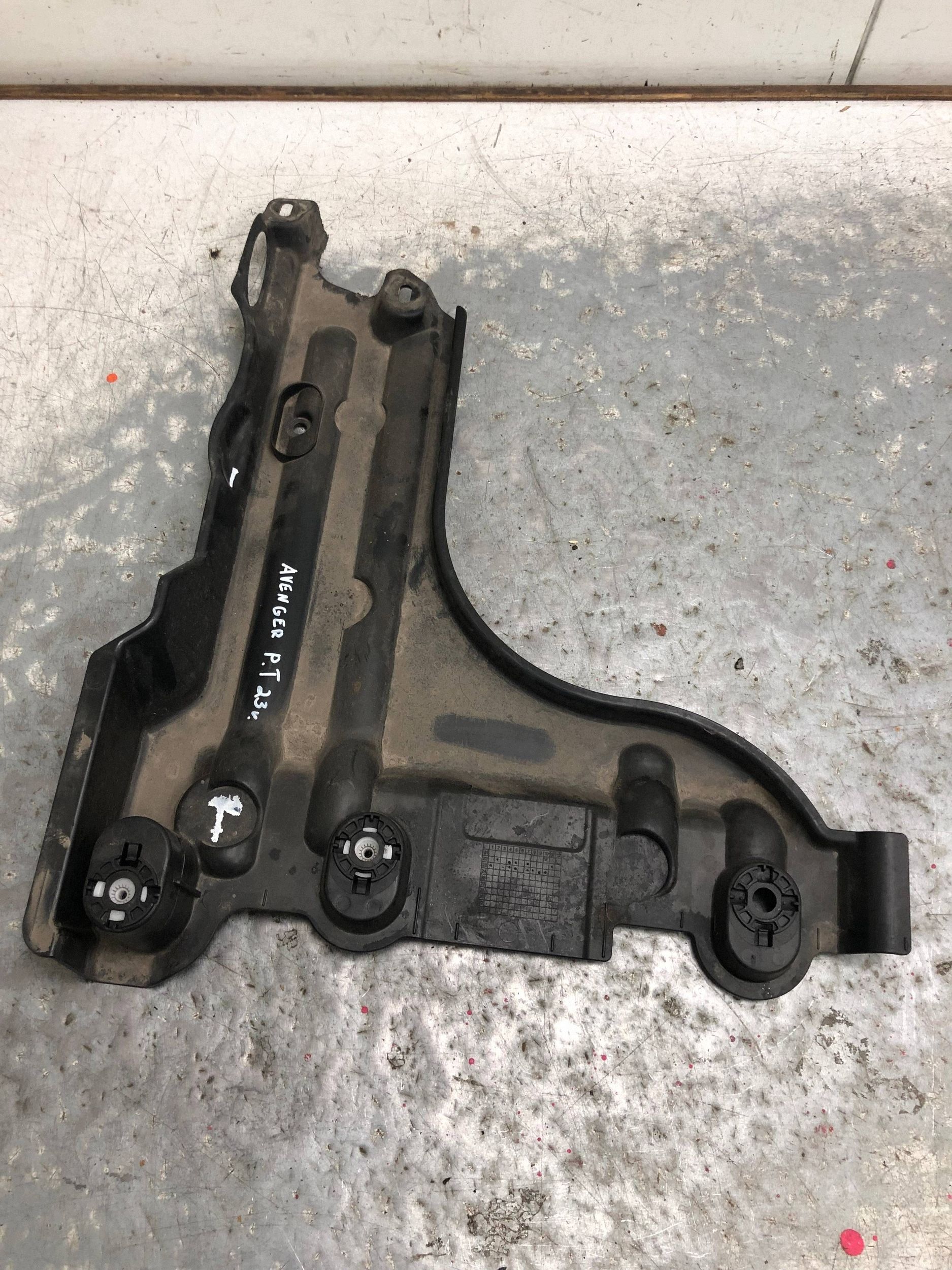 cover chassis right rear part JEEP AVENGER 9823547080