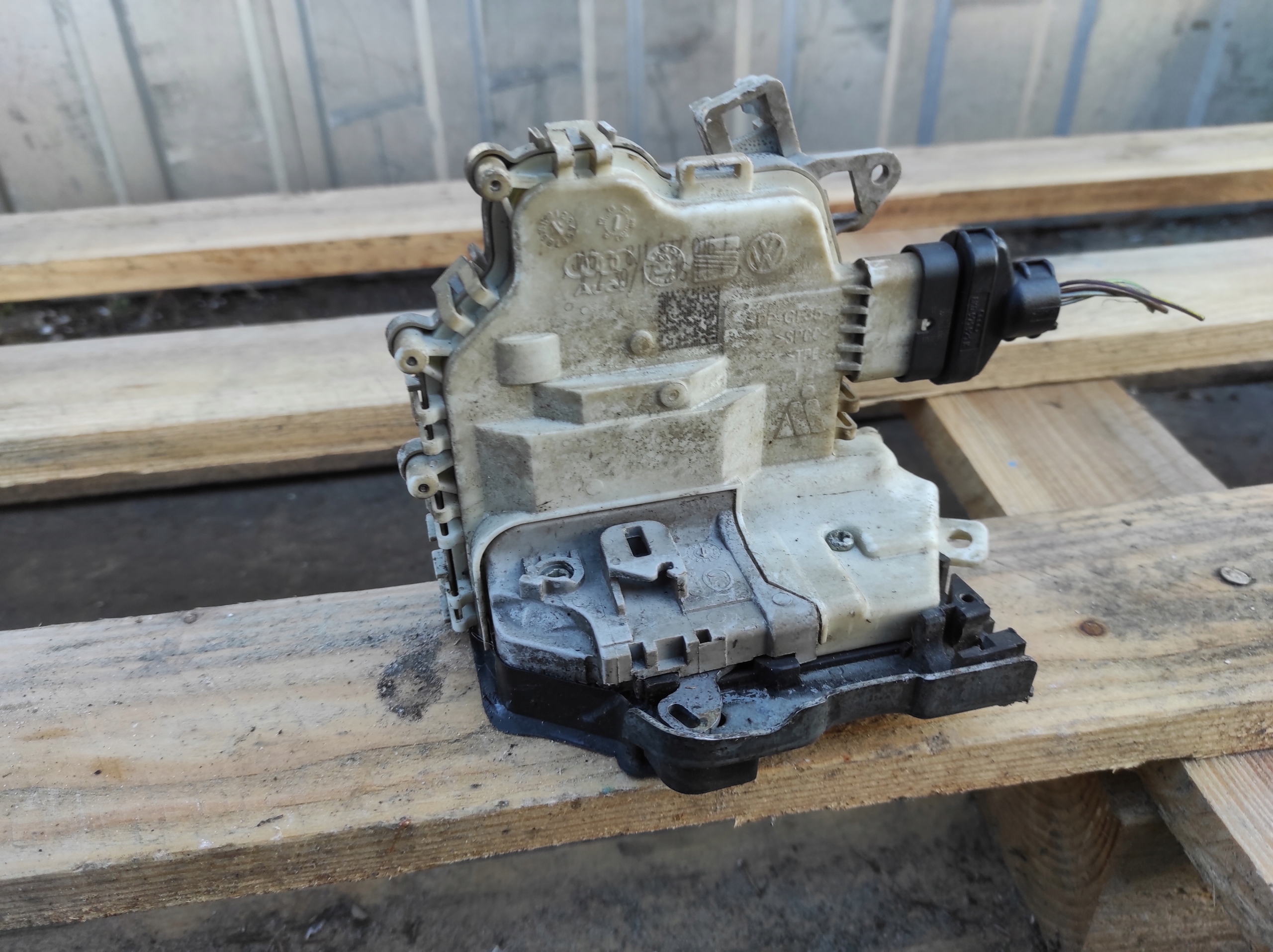 lock door right front VW AUDI SEAT 8J1837016F