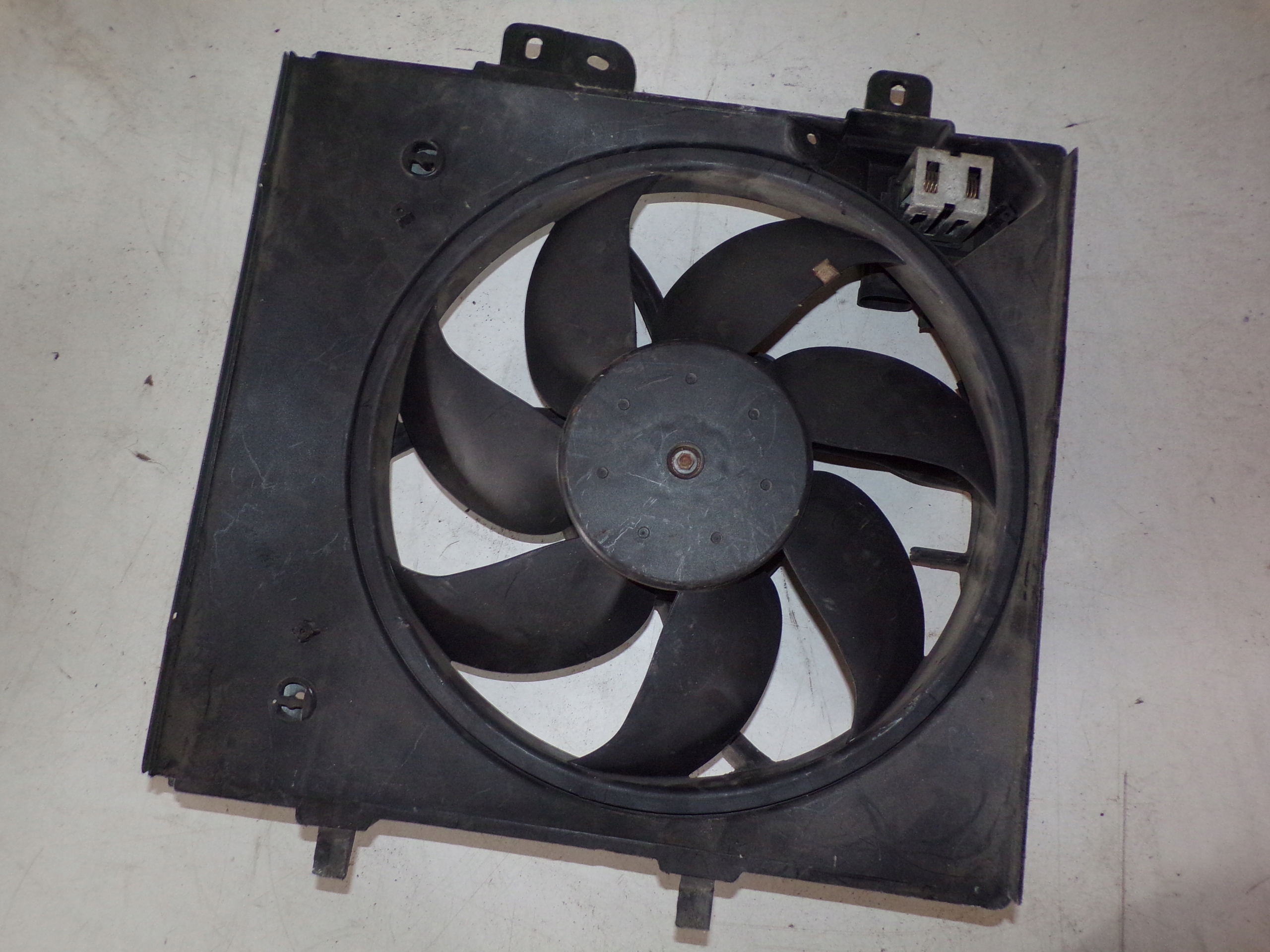 WENTYLATOR CHŁODNICY CITROEN C3 Producent części Citroen OE