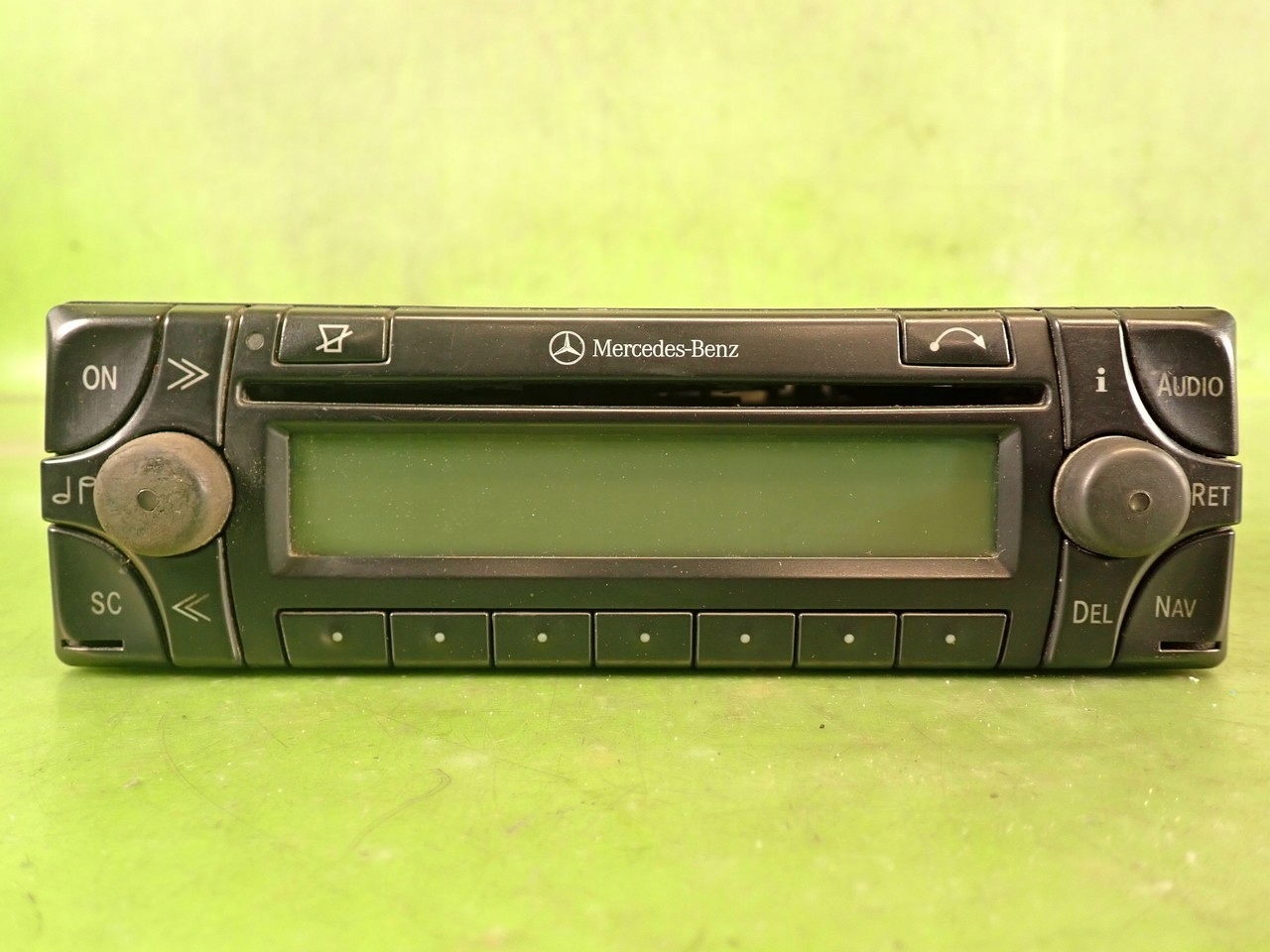 Радіо MERCEDES W168 a2088200185 немає коду