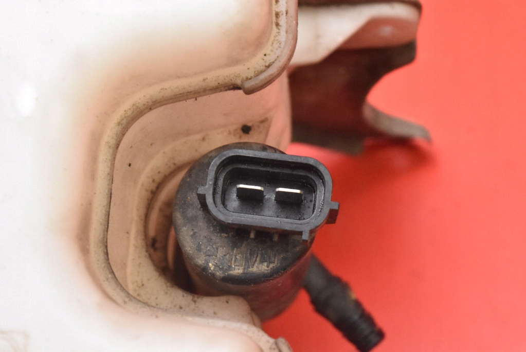 washer fluid tank TOYOTA COROLLA E14 1.6 VVTi 124 KM 06-10