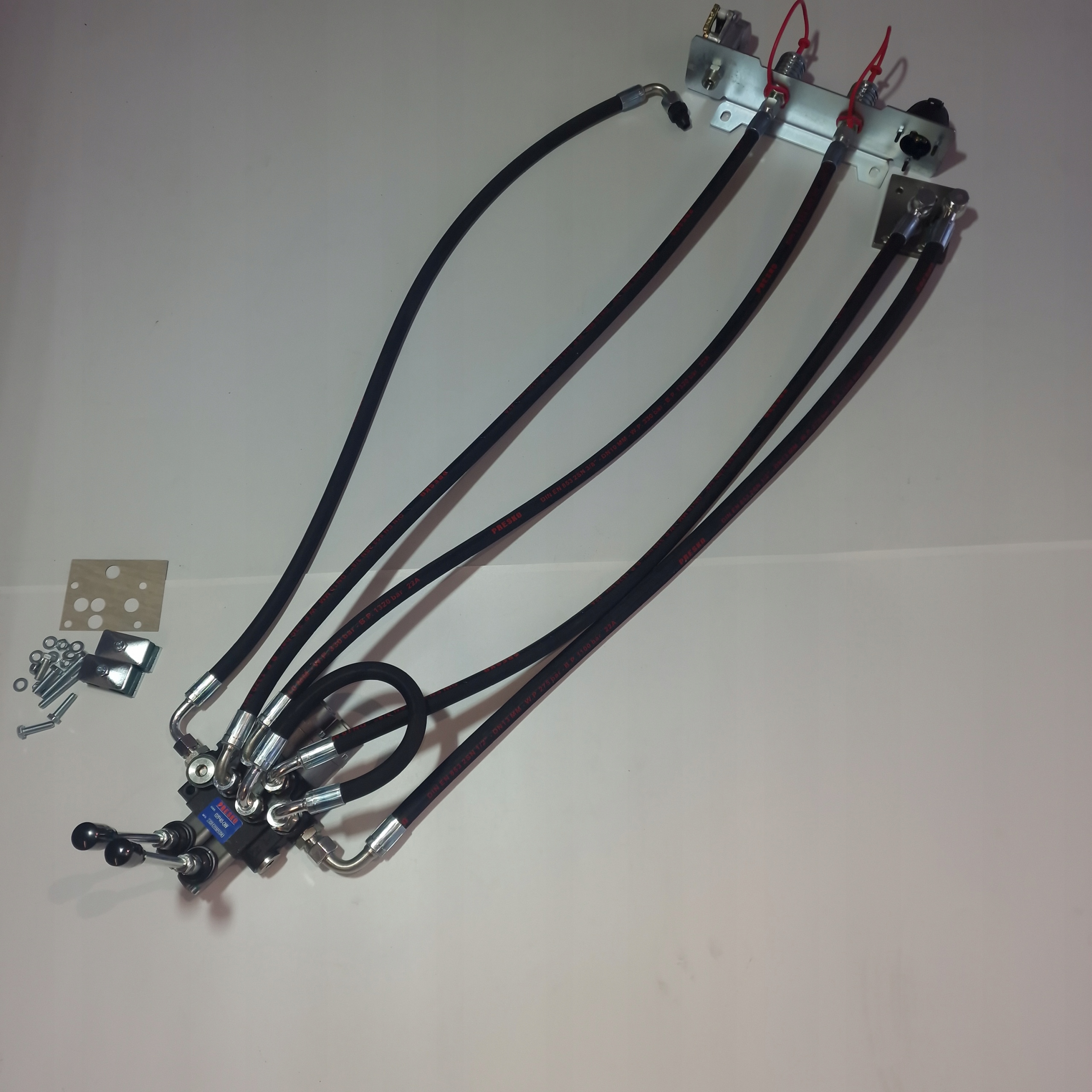 ROZDZIELACZ HYDRAULIKA URSUS C-360 NA BŁOTNIK 2 SEKCYJNY ZEWNĘTRZNY PREMIUM