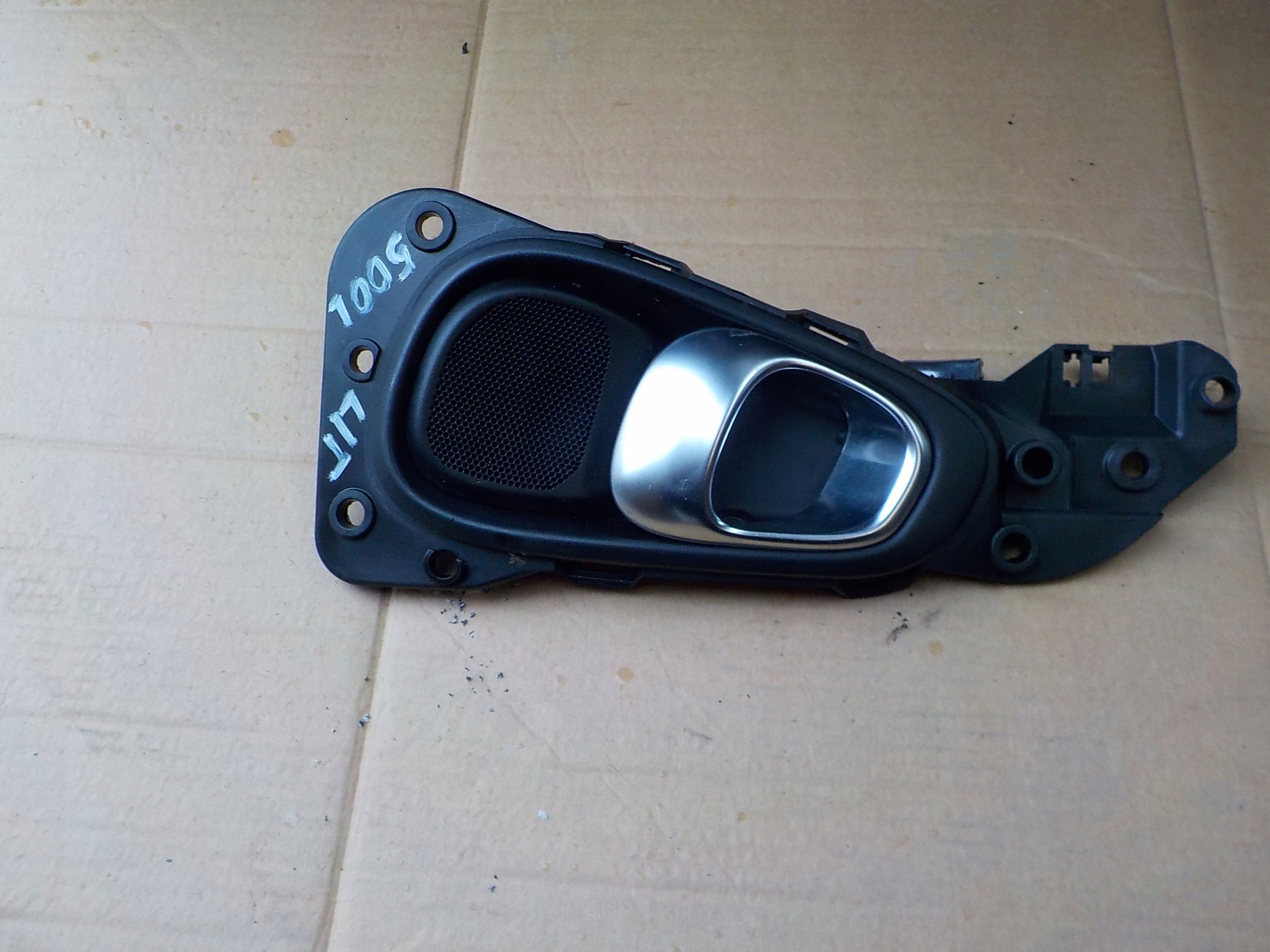 handle left rear part fiat 500L 2013r