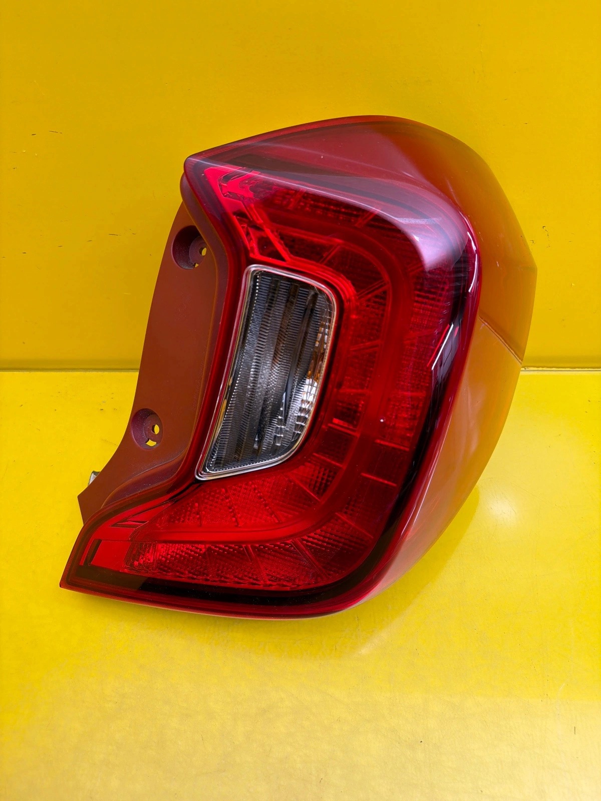 light right Kia Picanto III 2017- rear part 92402-G6000