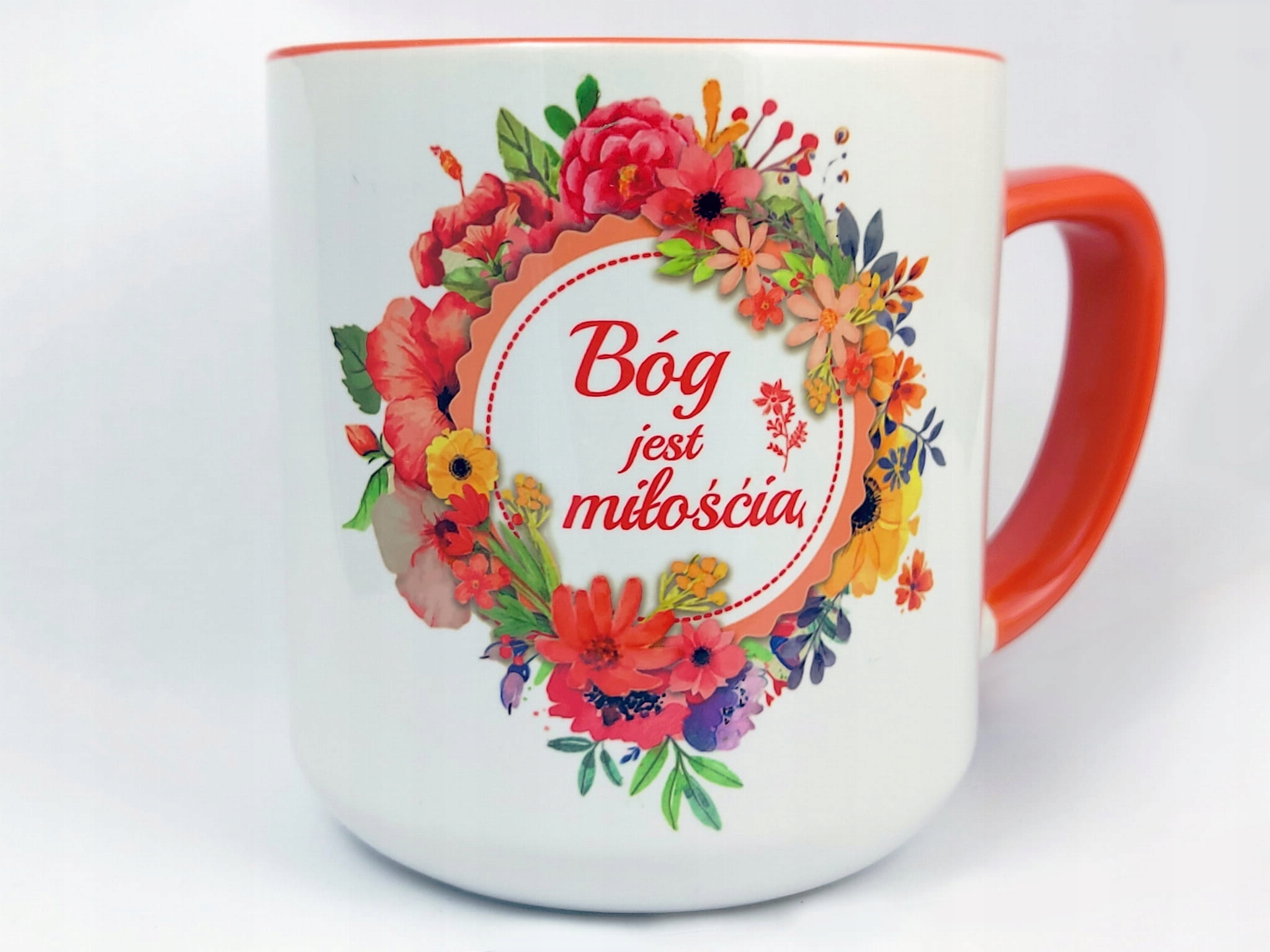 

Kubek biało-pomarańczowy Bóg jest miłością