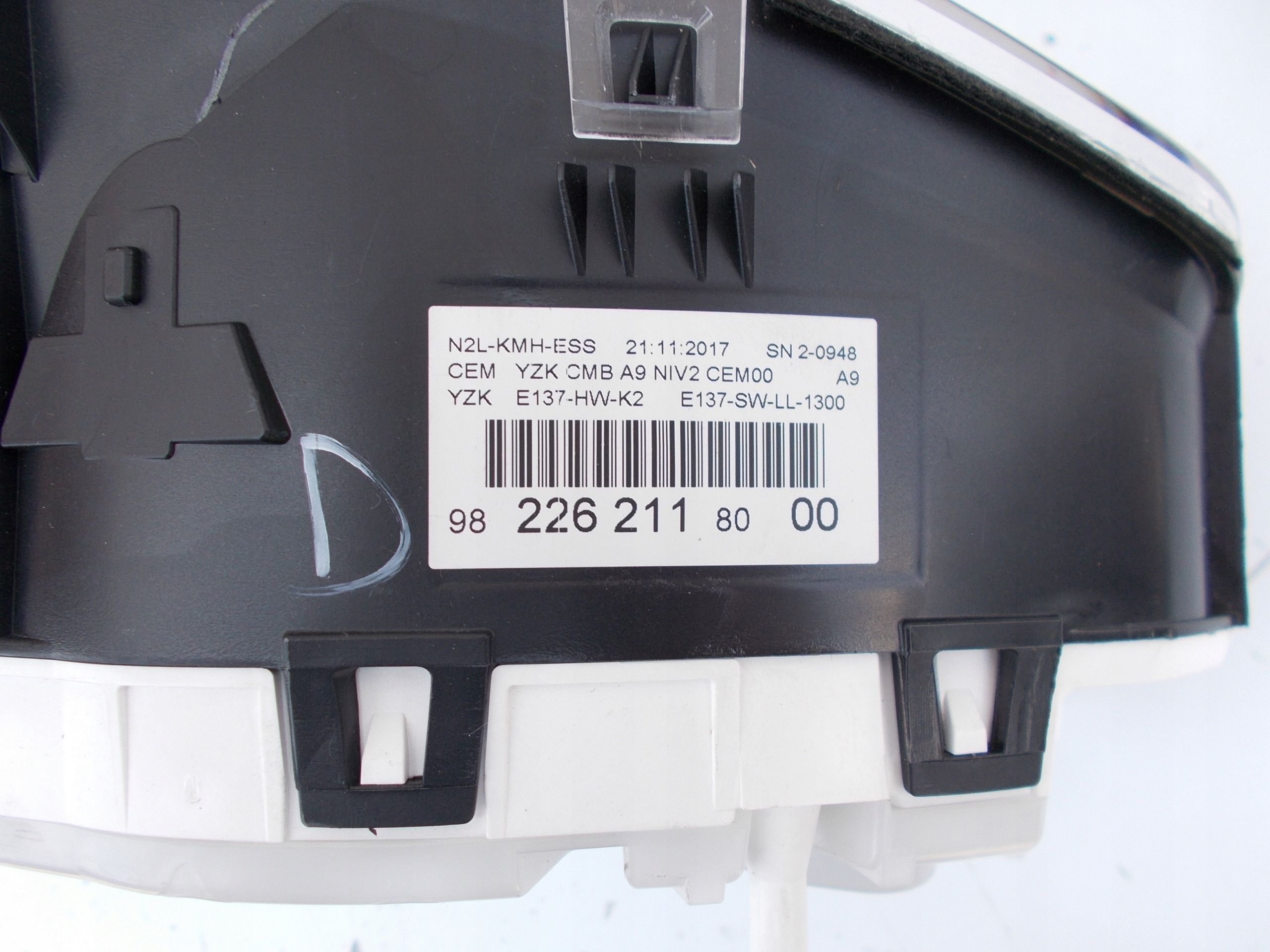 спидометр часы peugeot 208 9822621180