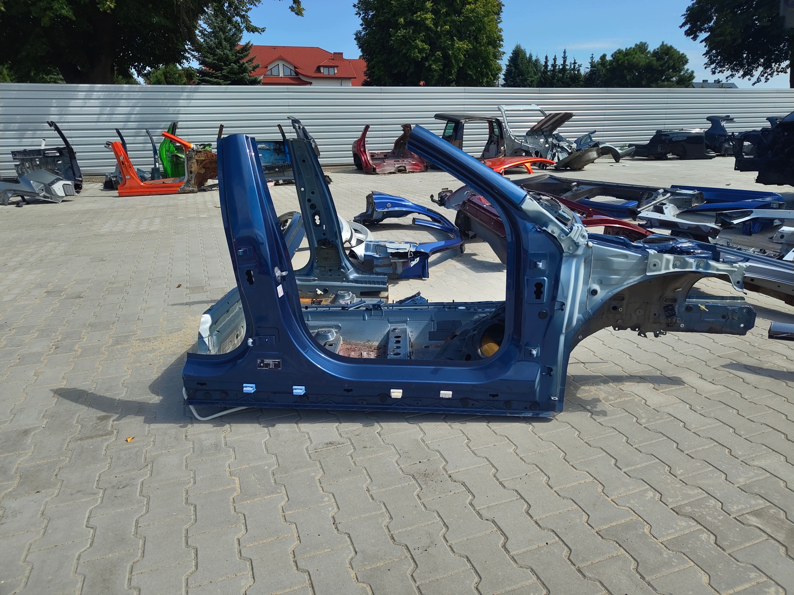 BMW 1 F40 quarter right front front quarter placement pillar colour C1M