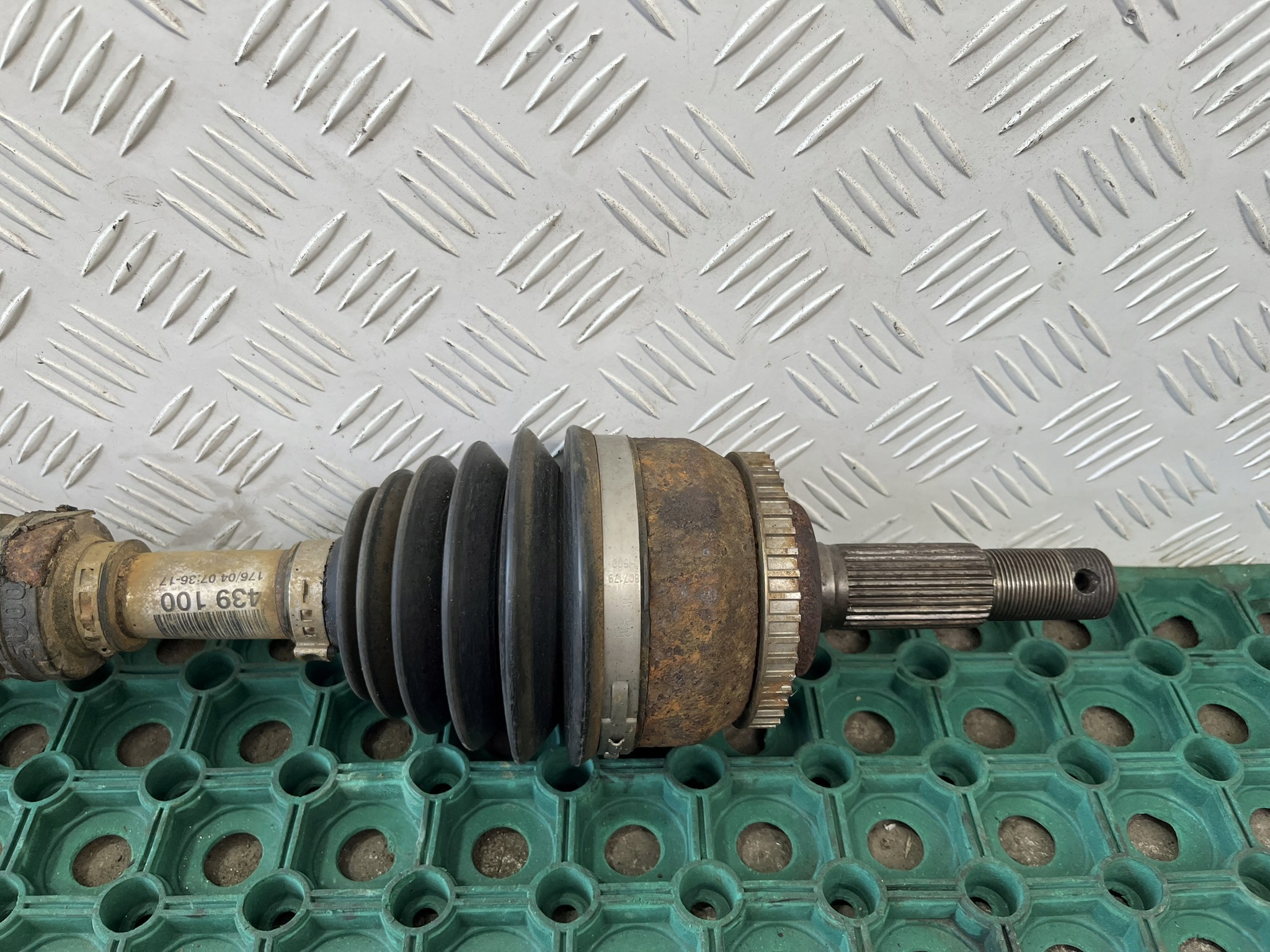 NISSAN PRIMERA P12 02- 1.9 DCI semi-axis left short. ORYGIANLNA 439100