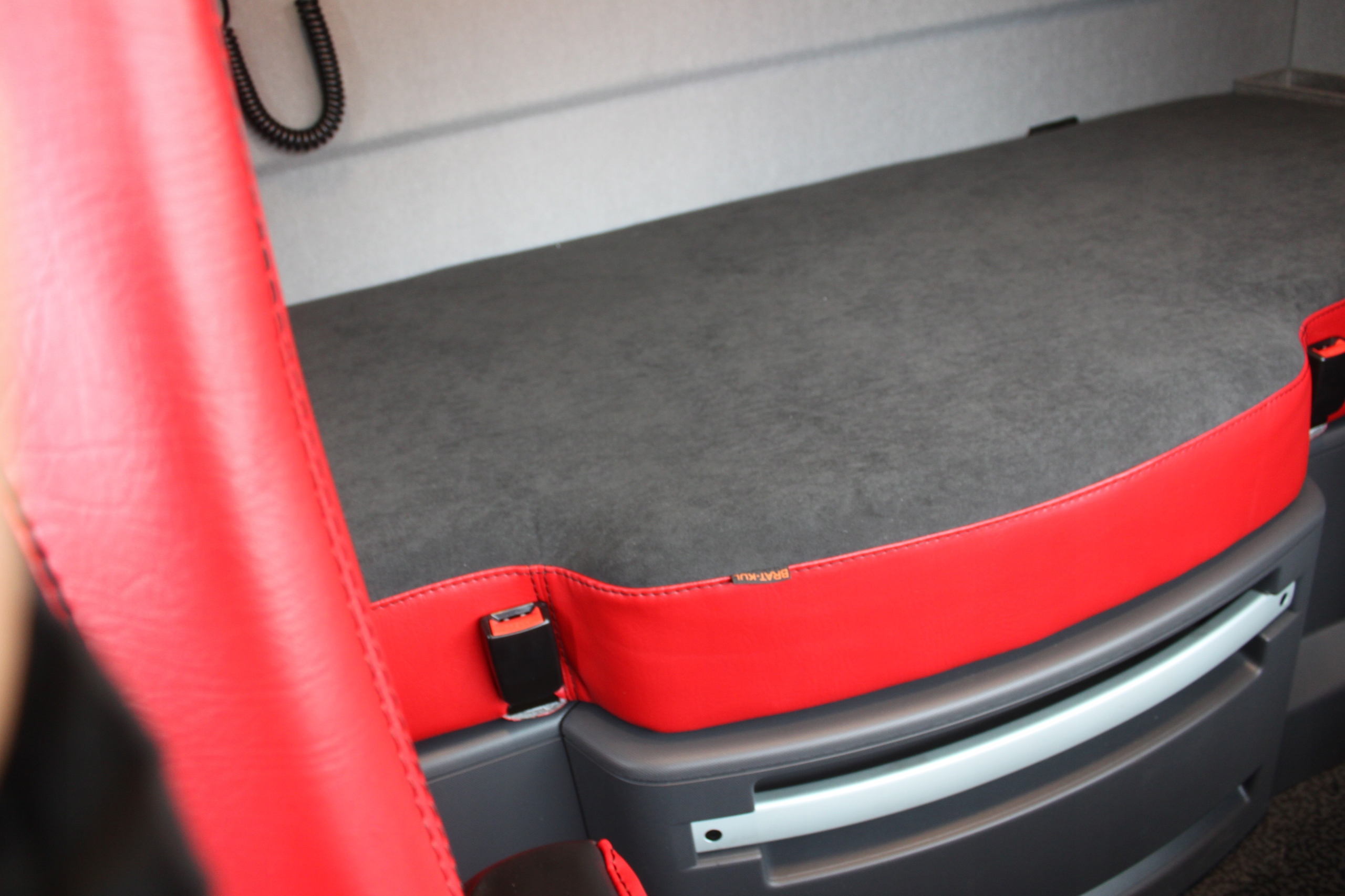 POKROWIEC NA MATERAC ŁÓŻKO TIR RENAULT T GAMA T ŁÓŻKO STAŁE PLUSZ ECO SKÓRA Producent inny