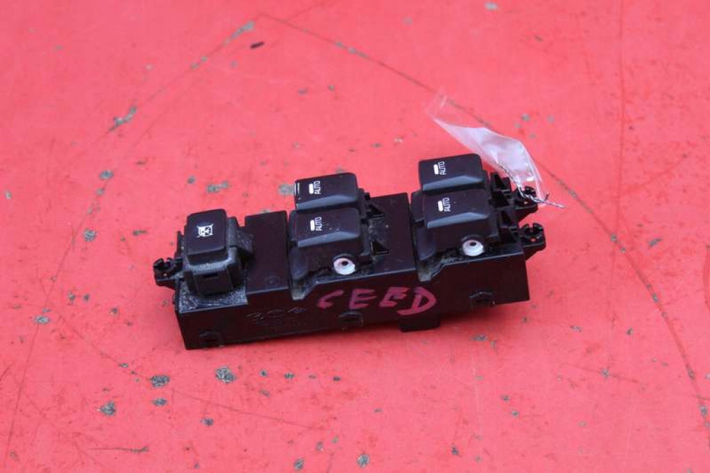 control panel of the window 93570-A2900 KIA CEED 2 II 12-18
