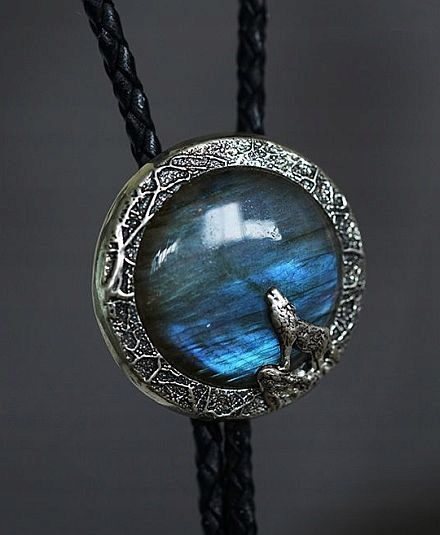 Bolo western Wilk Labradoryt Modrý stříbro pletenina přírodní kůže