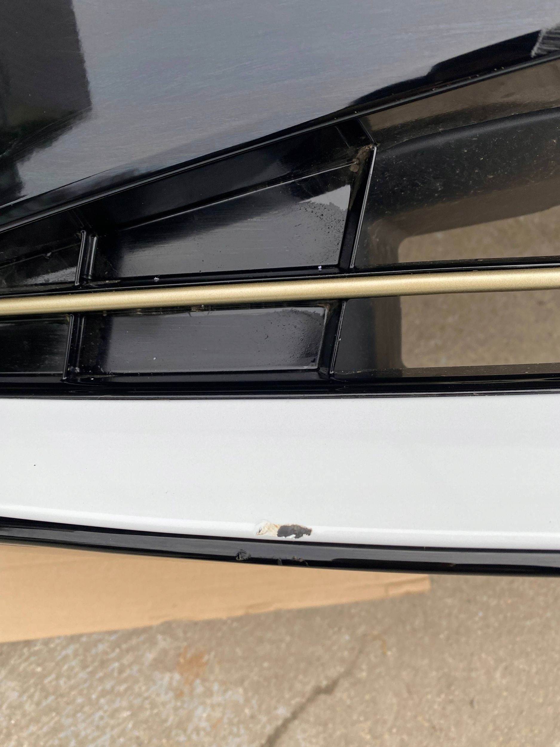 VW ID UNYX 07 11M original bumper front front PDC KAMERA BIALY