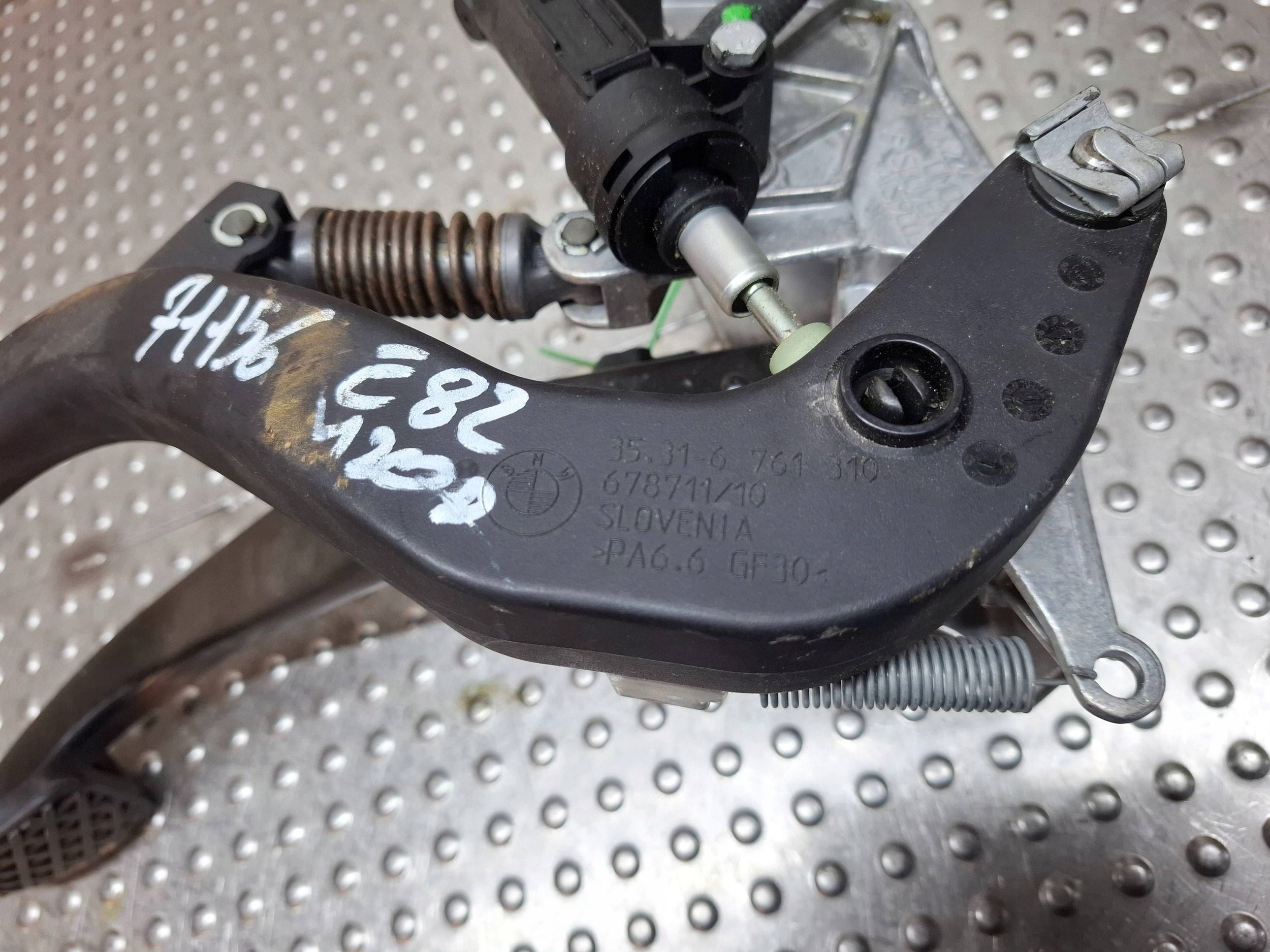 pedale kvačila kočnice 2283725 6761310 BMW E81 E82 E87 E88 E90 E91 E92 E93