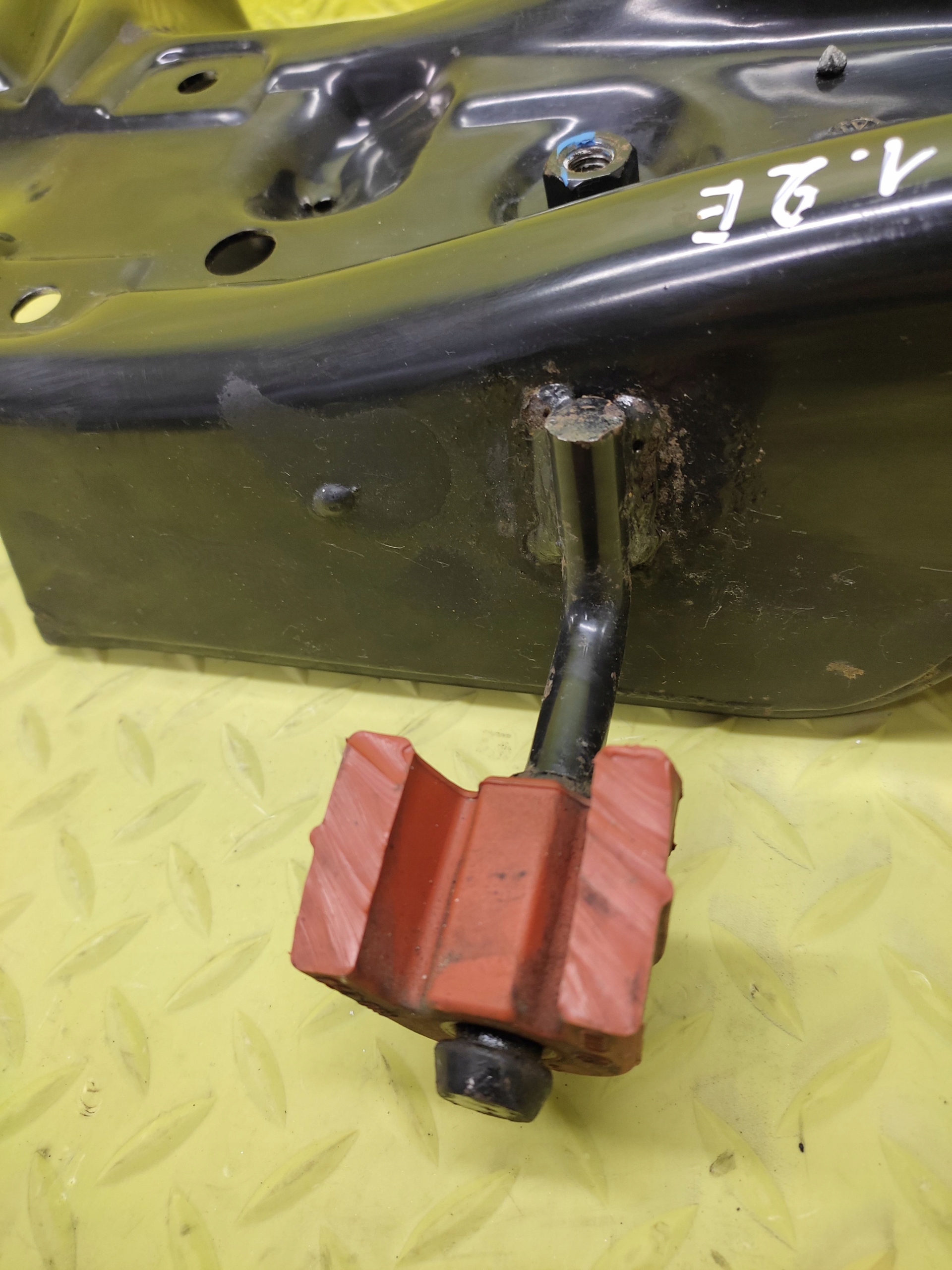 VW FOX 1.2 subframe axle beam axle beam