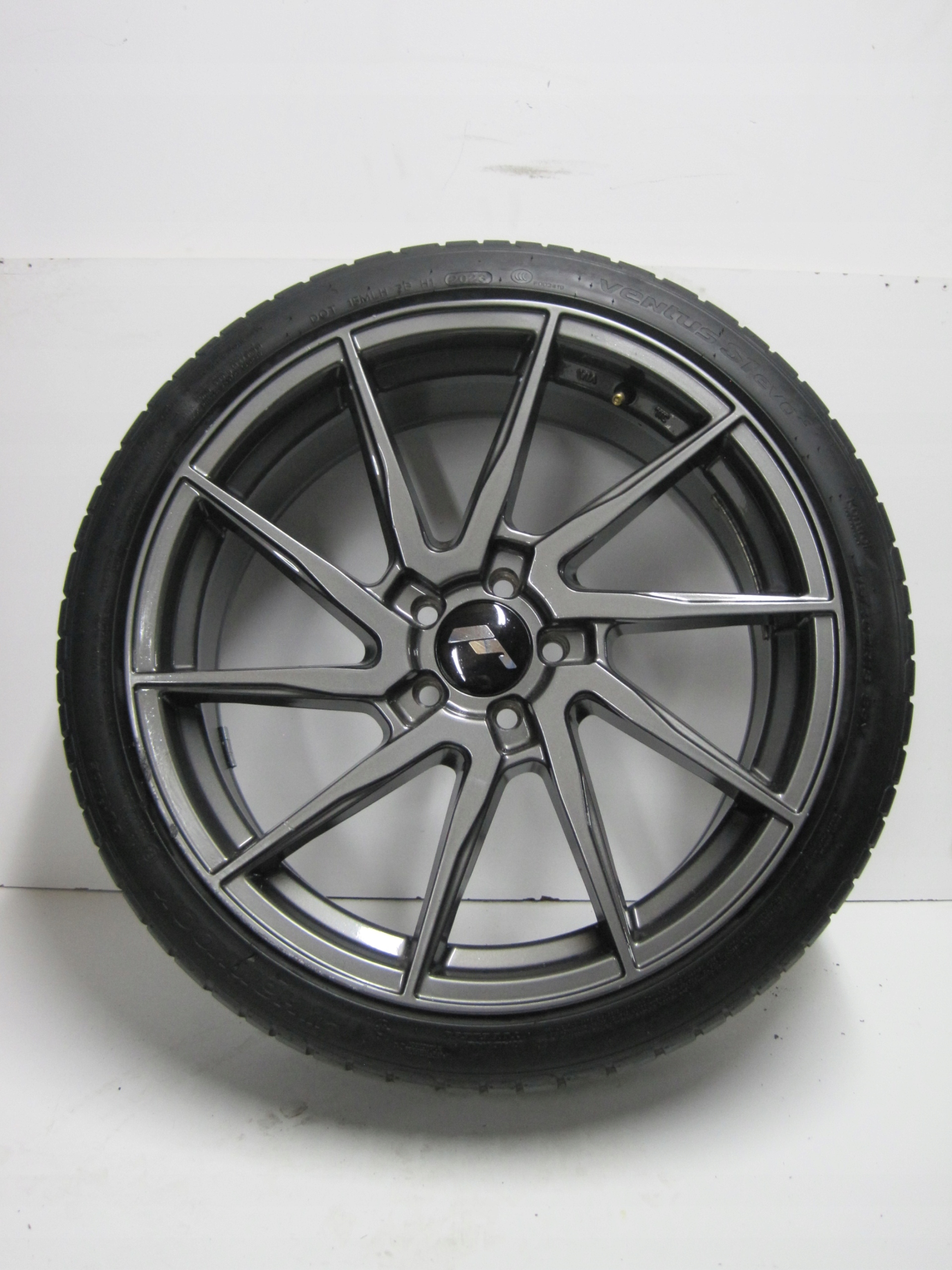 wheels discs tyres AUDI A1 82A ZR18 21/ 24R replacement