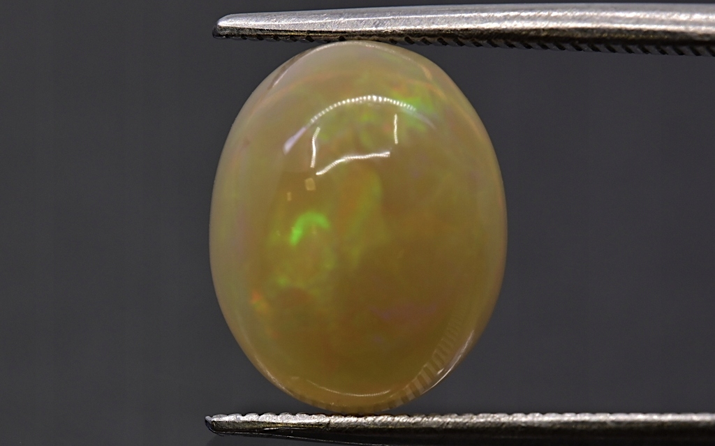 Opál z Etiopie kabošon ovál 11x9 mm