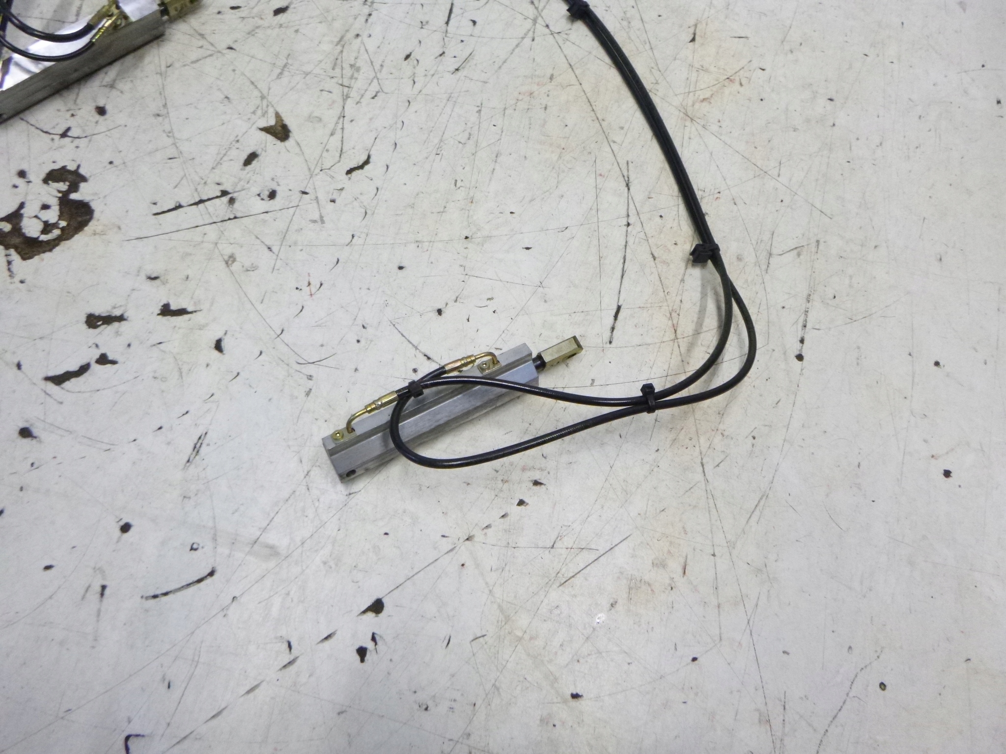 Silowniki bonnet Peugeot 206 CC Cabrio 2003r. komplet