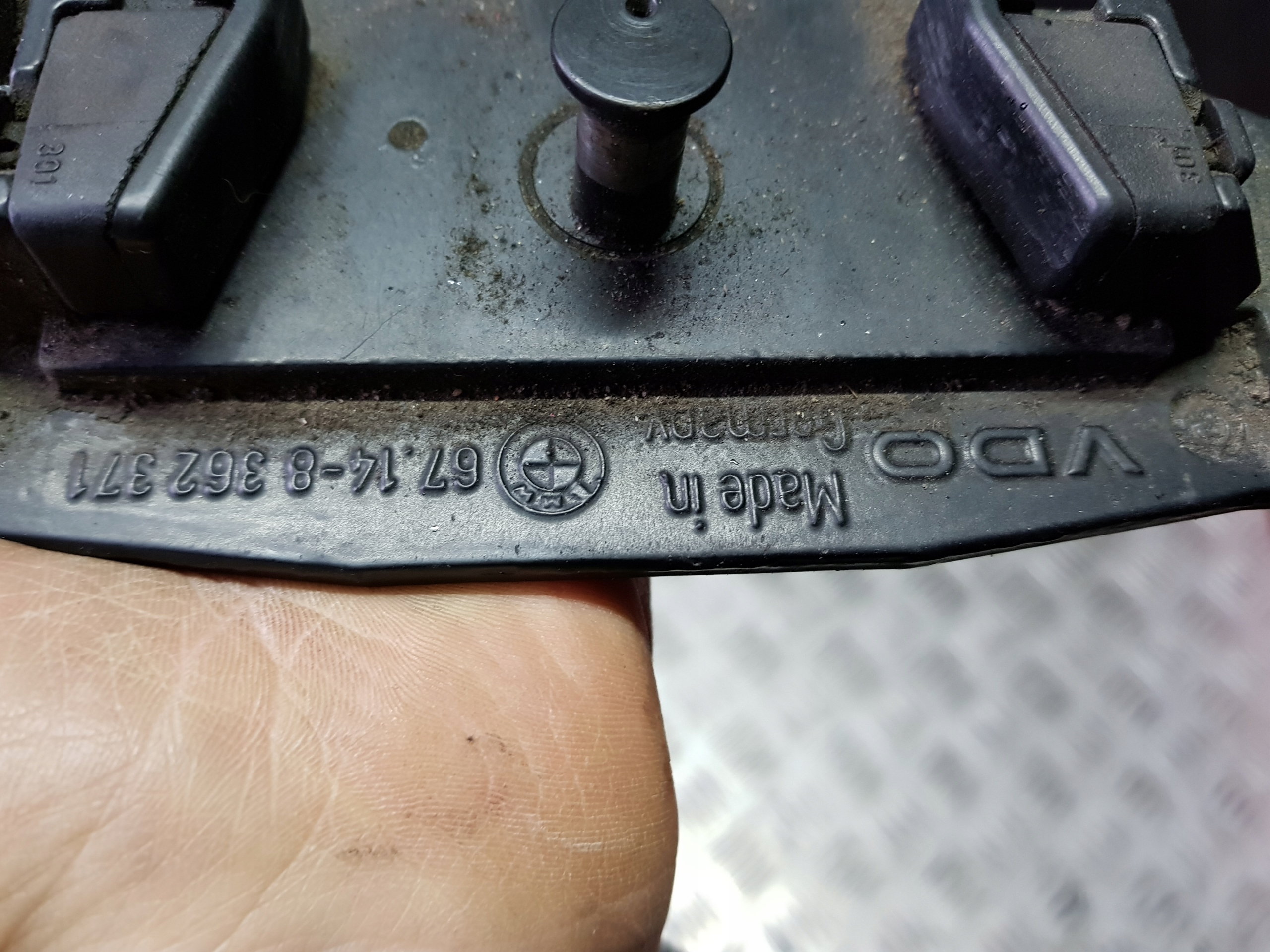 BMW 5 E39 lock bonnet DOMYKANIE 8362371