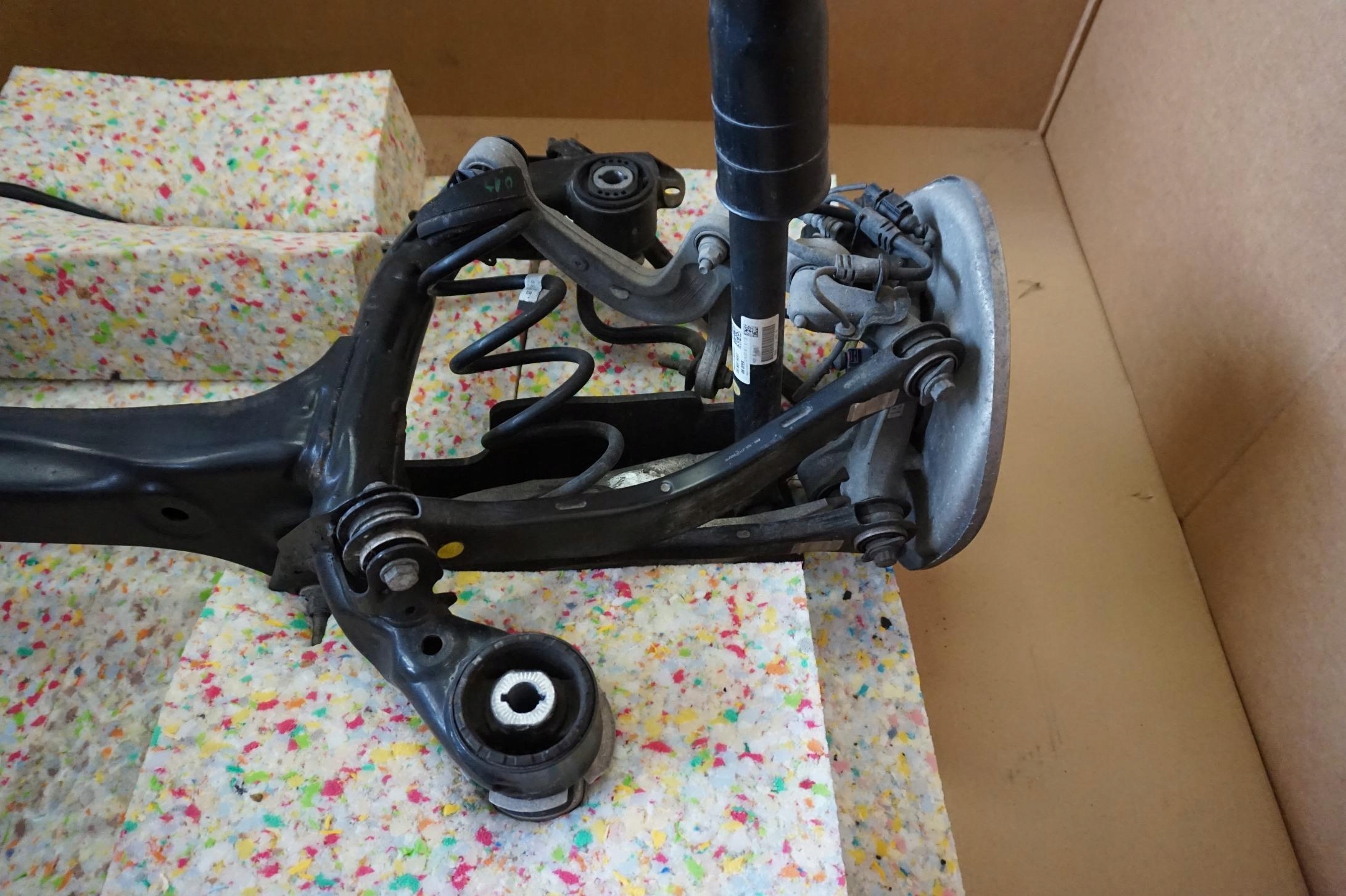 OŚ TYLNA BELKA AUDI A4 B9 8W S-LINE 8W0505235S Numer katalogowy części 8W0505235S