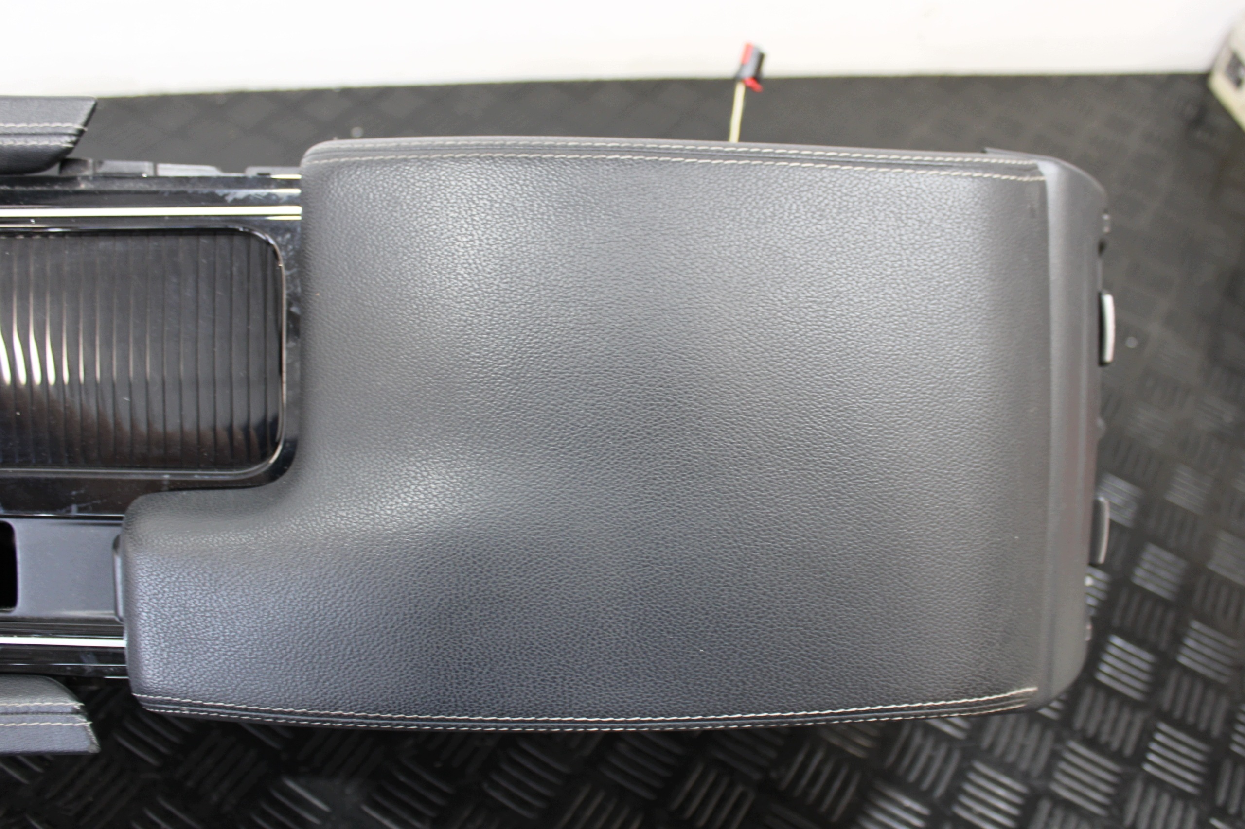 TUNEL central armrest JAGUAR F-PACE X761 R-SPORT