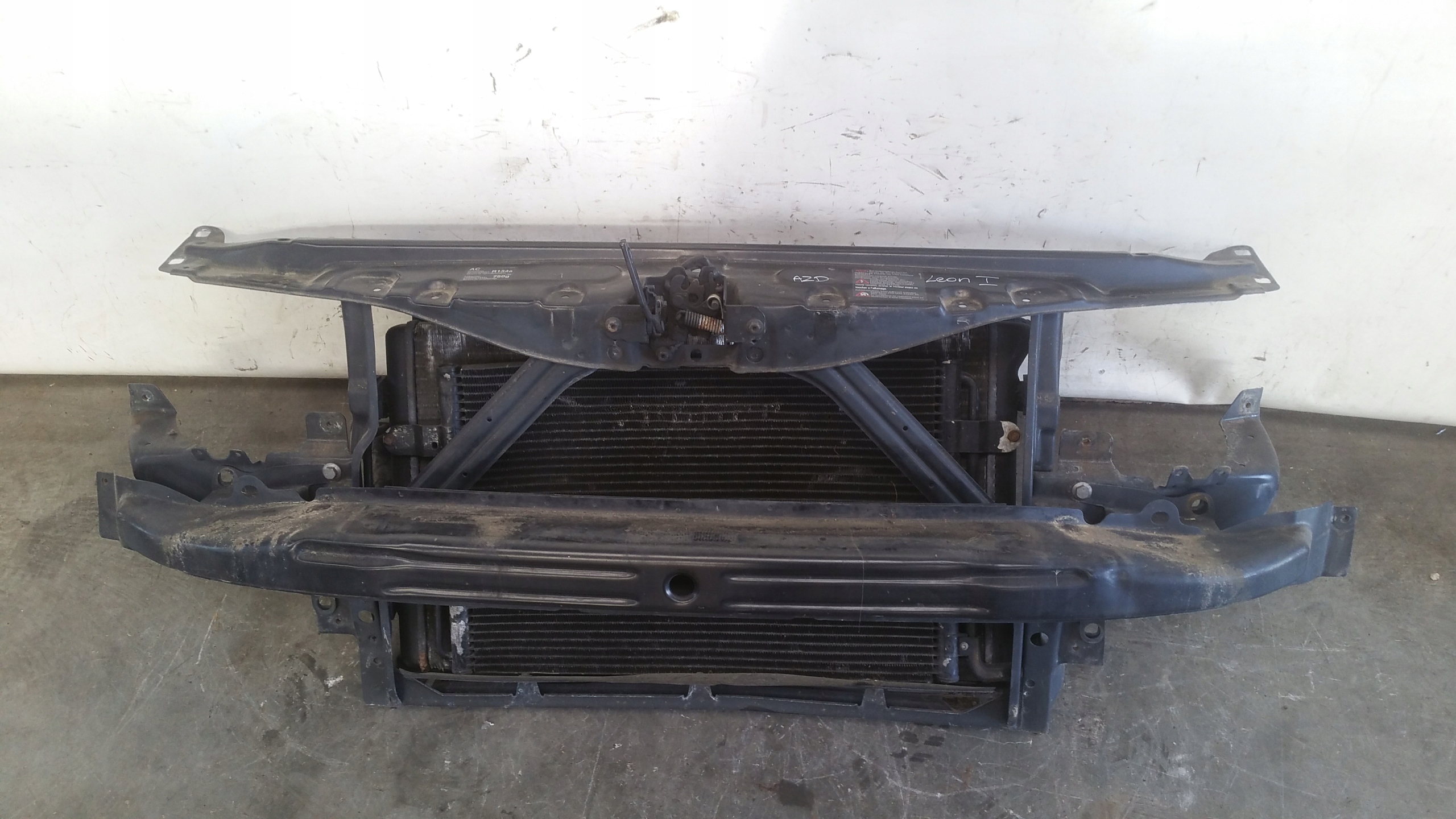 support panel for radiators pillar iron 1,6 16V z klimatyzacja Seat Leon and