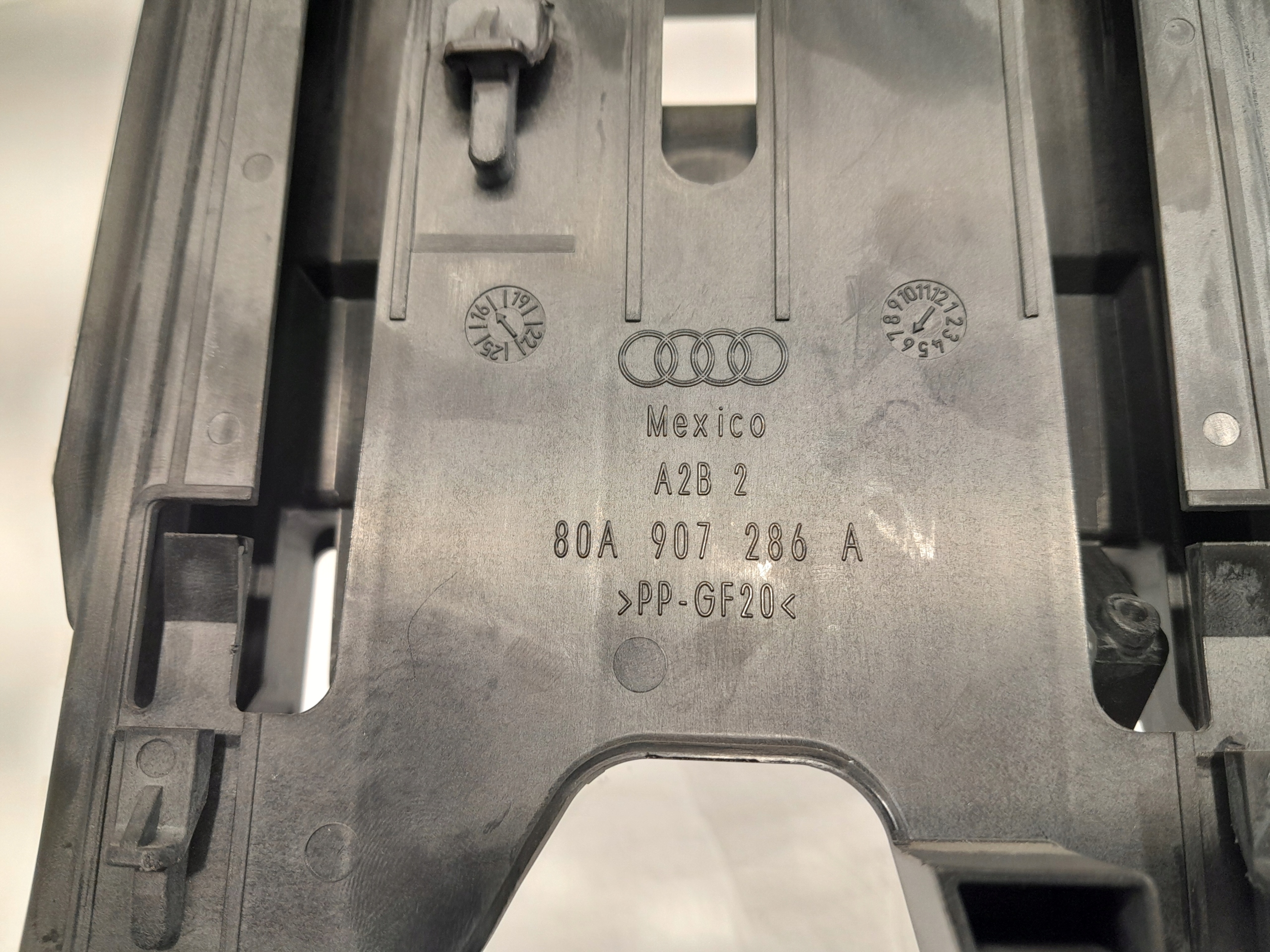 AUDI Q5 II 80A bracket holder STEROWNIKA 80A907286A