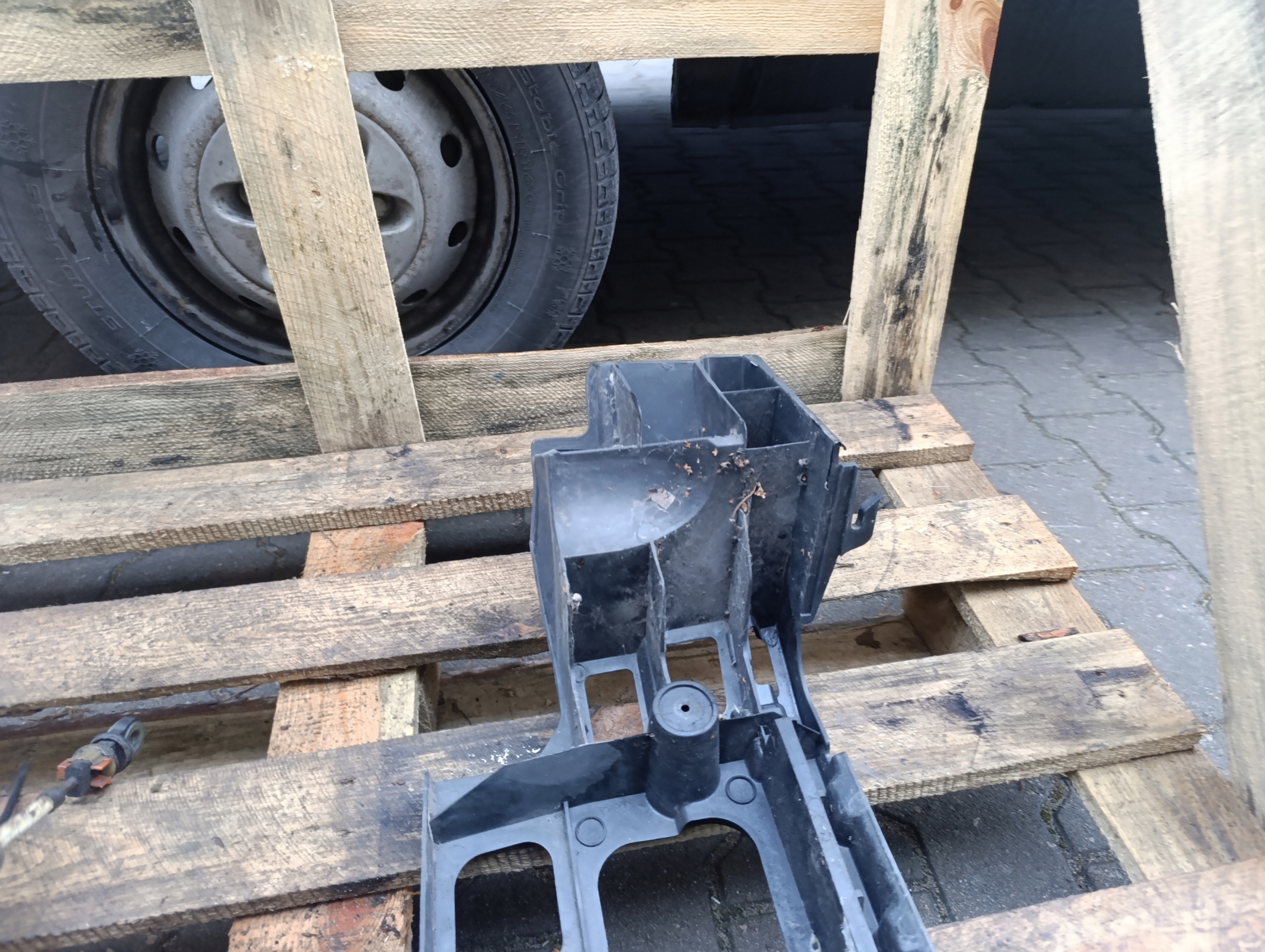 bumper bracket left rear part PEUGEOT 407 SW 9647553780