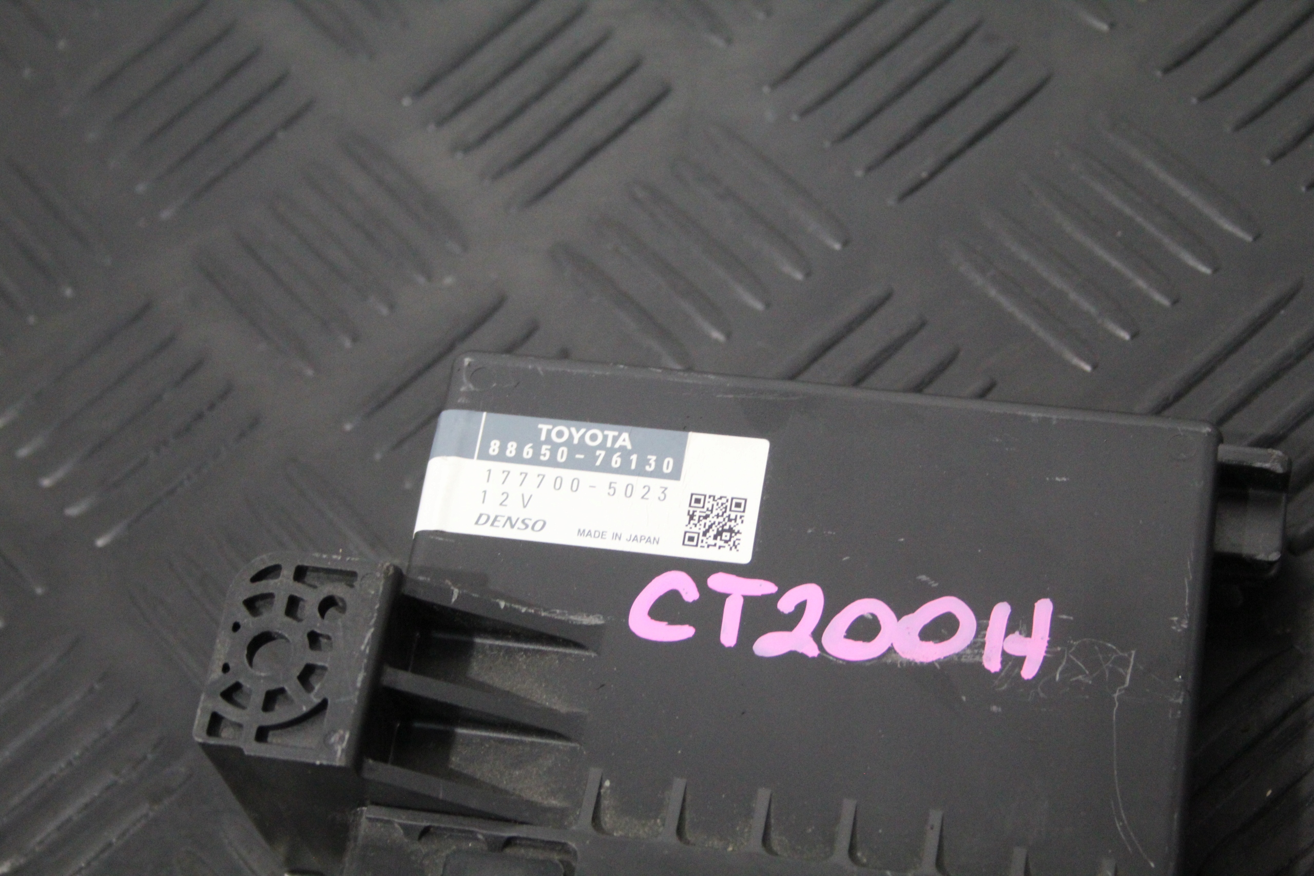 module control unit LEXUS CT200H 88650-76130
