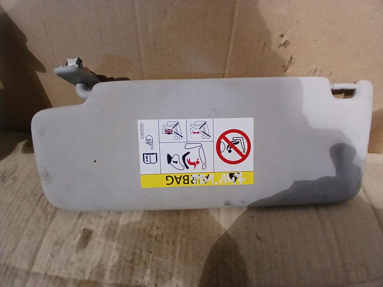 OSŁONA PRZECIWSŁONECZNA PRAWA SKODA RAPID 6V1857552