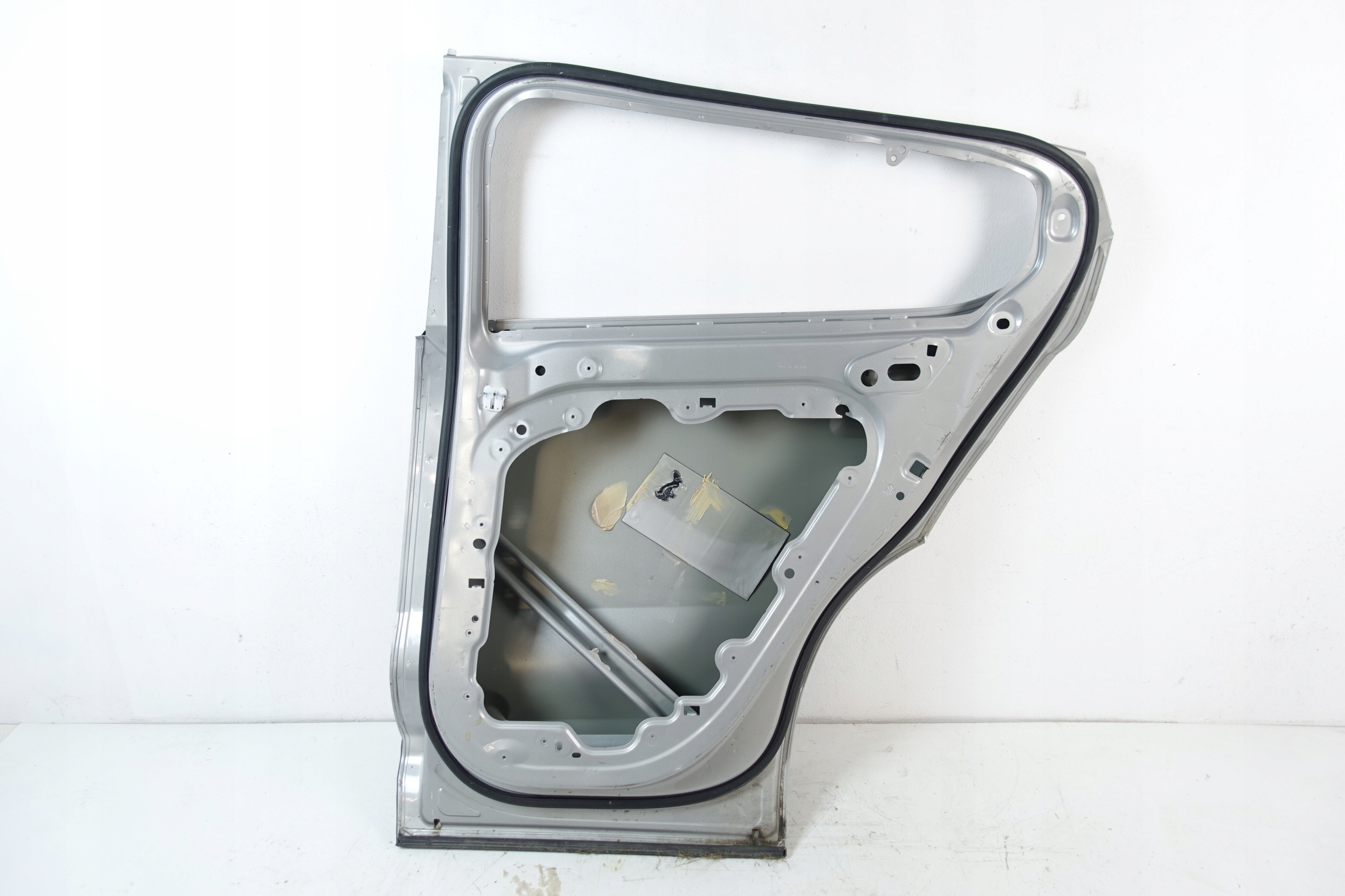 VOLVO C40 2022- door right rear part right rear.