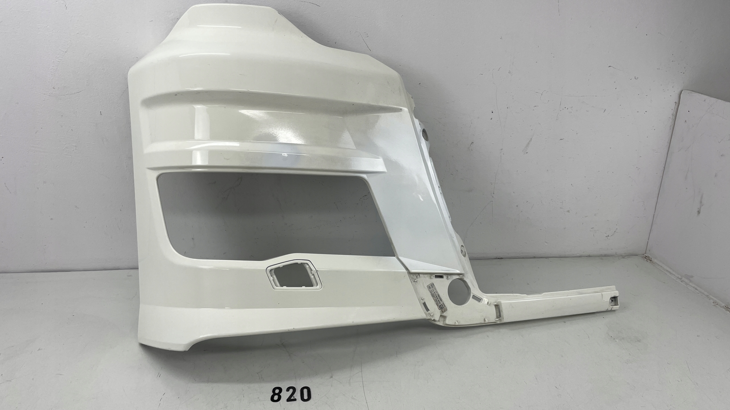 MAN TGX TG3 2021- OKULAR REFLEKTORA PRAWY ZDERZAK