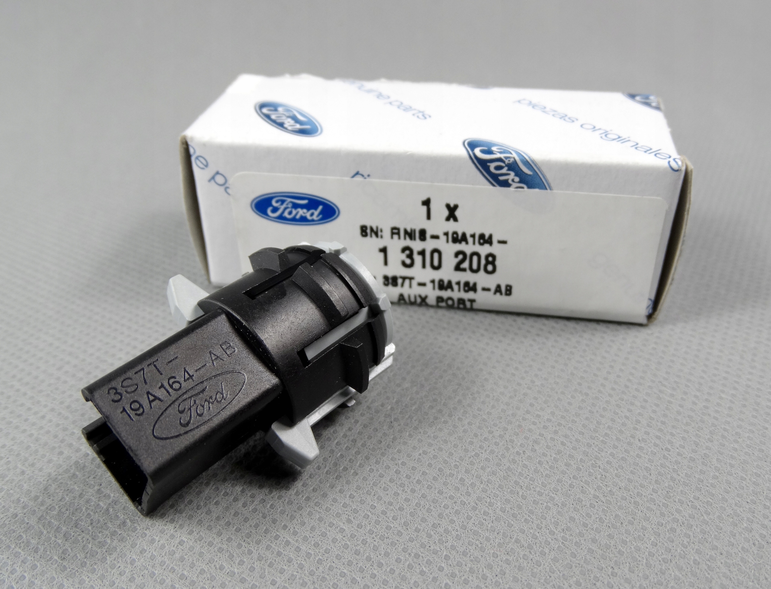 WEJŚCIE AUX DO RADIA FORD CMAX FOCUS MONDEO ORG OE Numer katalogowy producenta 1310208