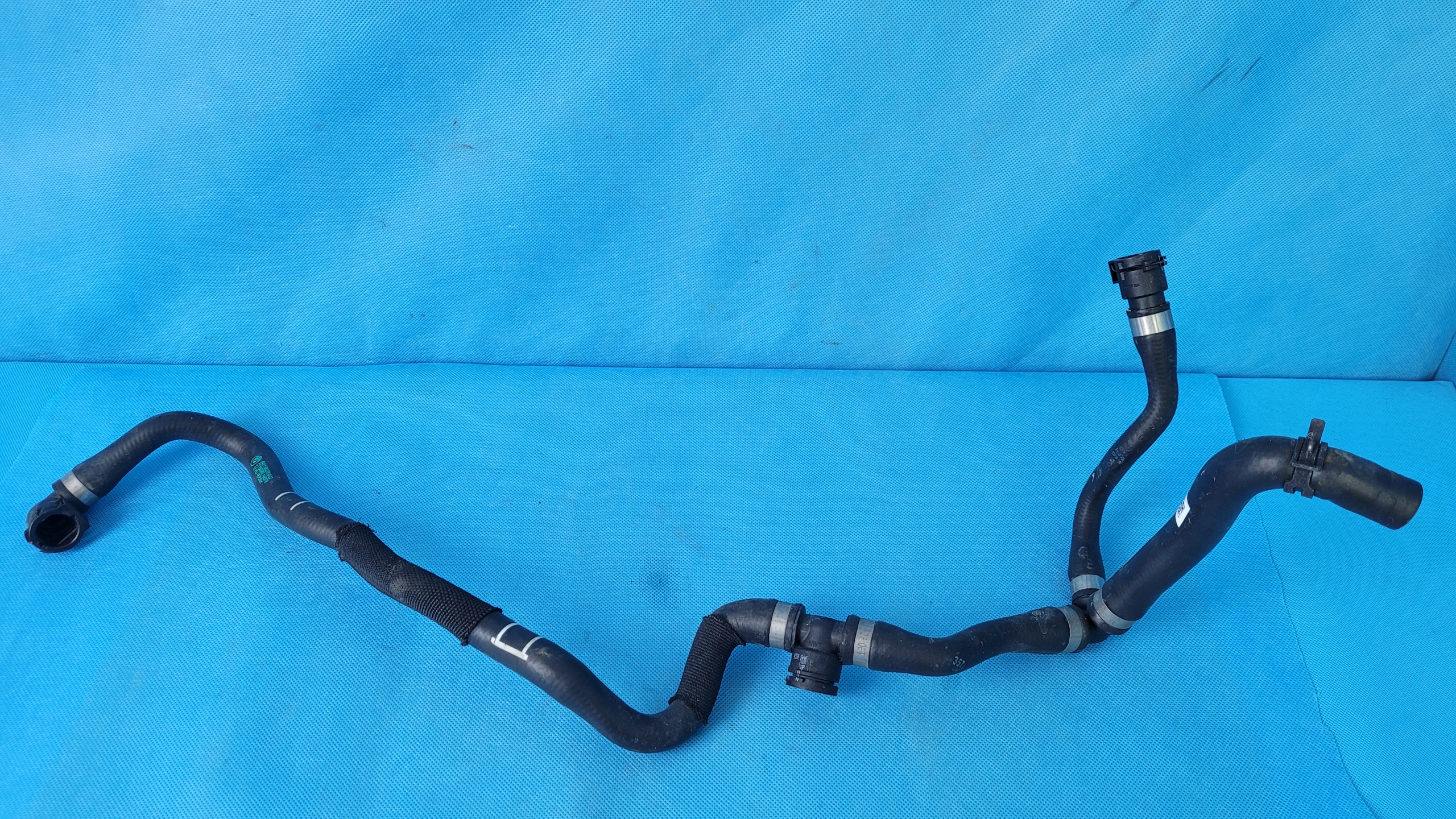 BMW X2 F39 шланг для воды 6832804