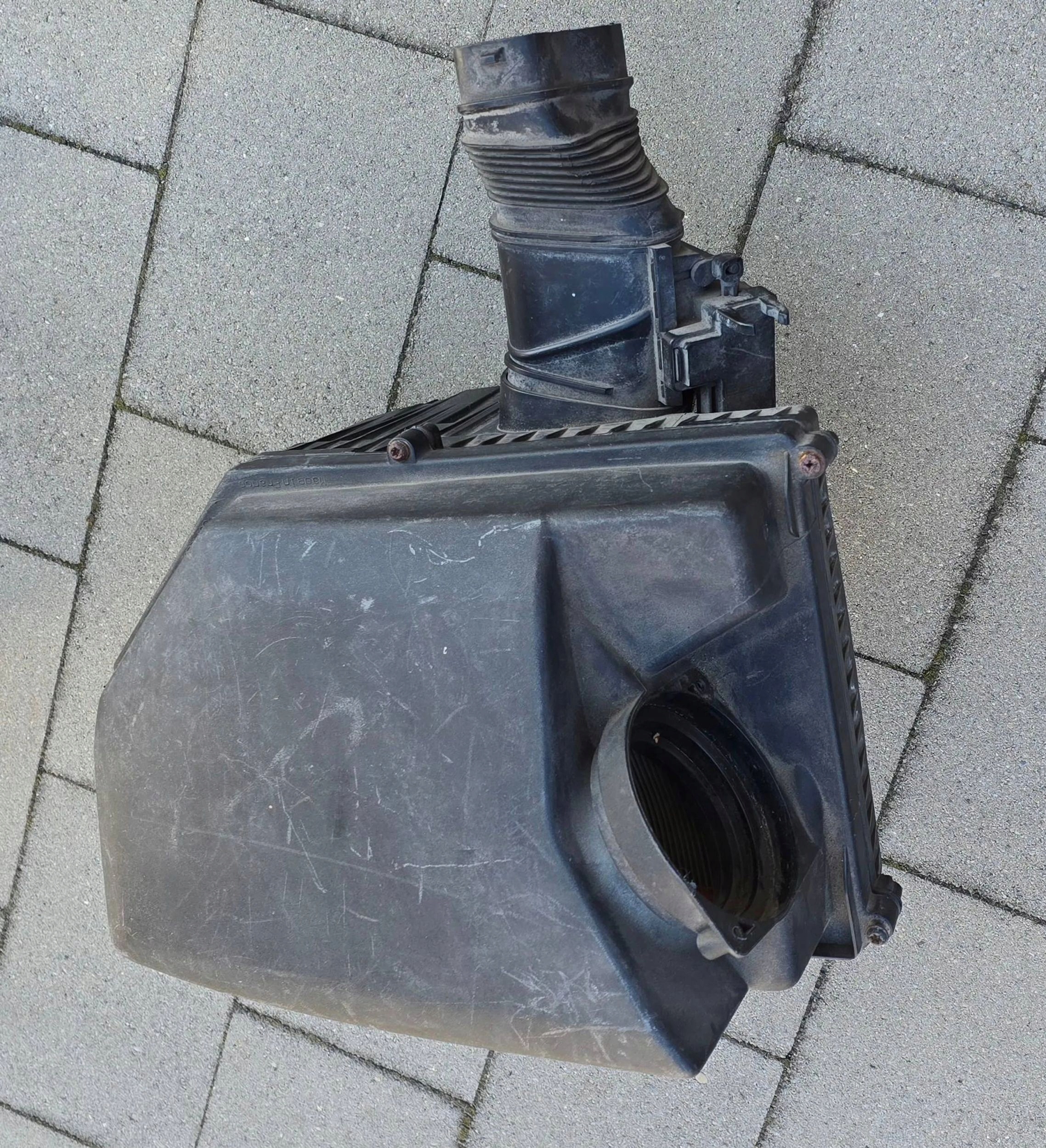 Gehäuse filter luft VOLVO V70 II XC60 2.4D 30748207