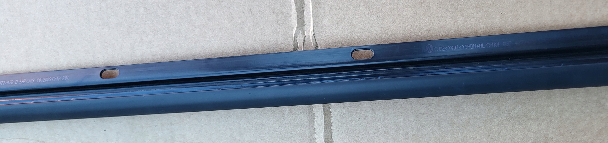 moulding dust exterior door left front VW GOLF V 5 HB 1K4837477/478